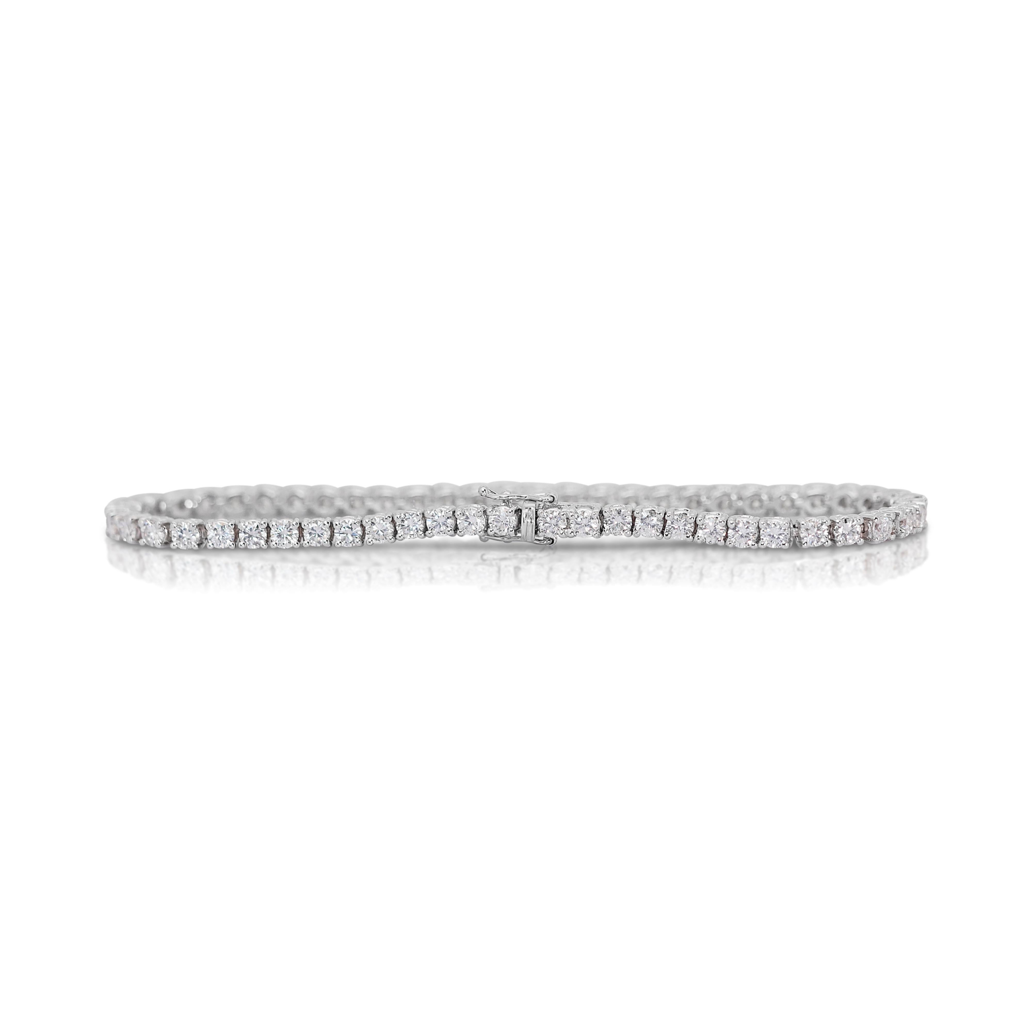 Bracelet tennis radiant en or blanc 14 carats et diamants 5,32 carats certifiés IGI Neuf - En vente à רמת גן, IL