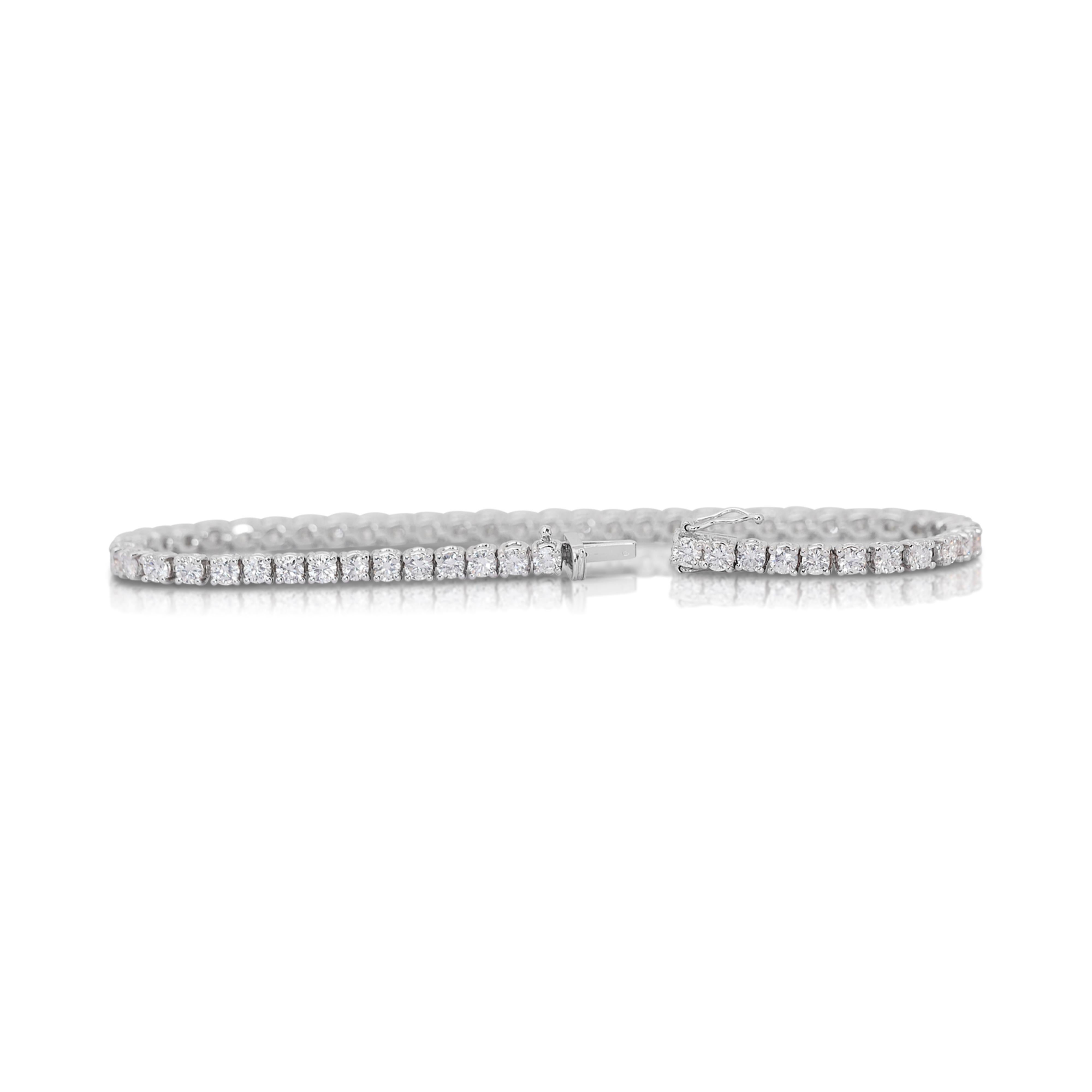 Bracelet tennis radiant en or blanc 14 carats et diamants 5,32 carats certifiés IGI en vente 1