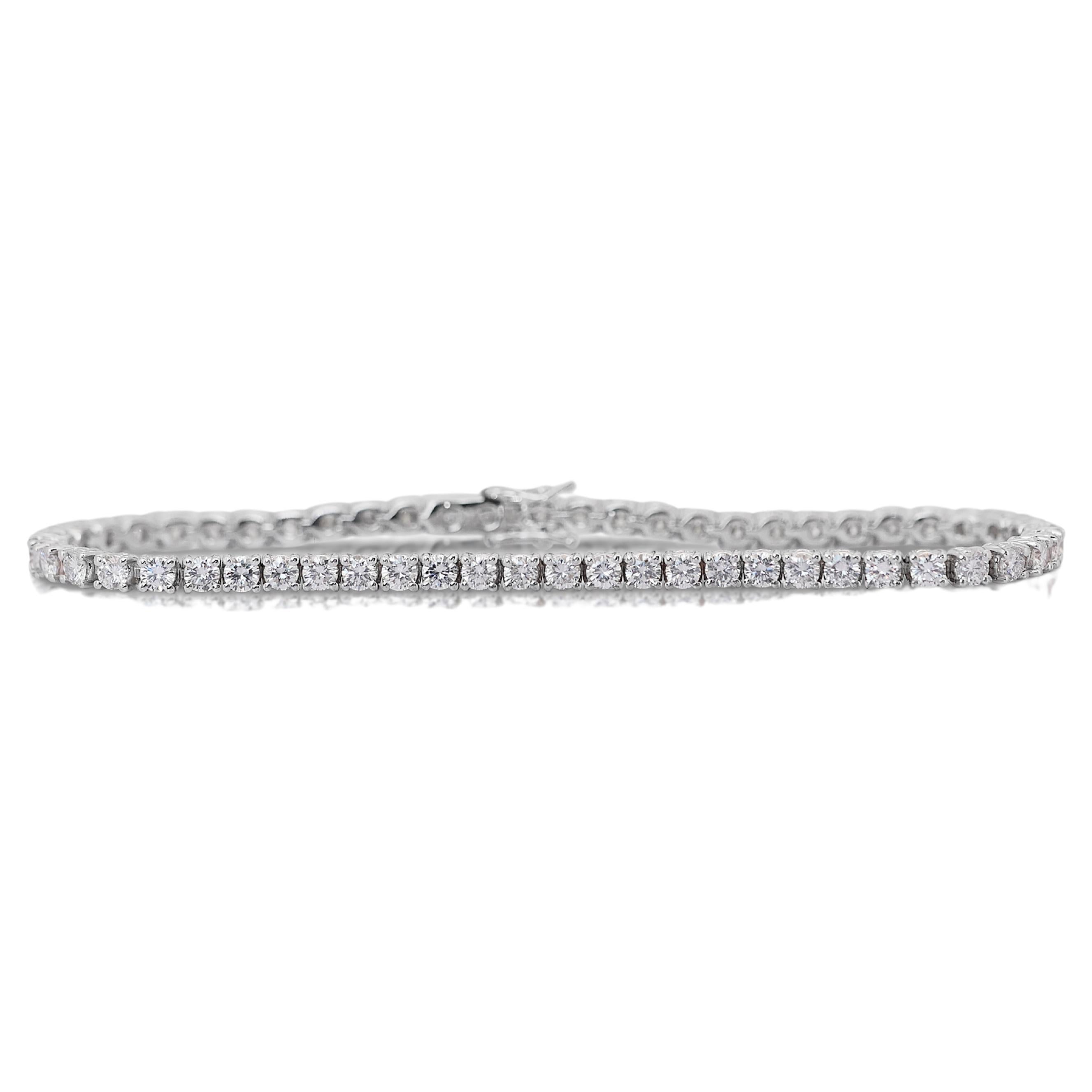 Bracelet tennis radiant en or blanc 14 carats et diamants 5,32 carats certifiés IGI en vente