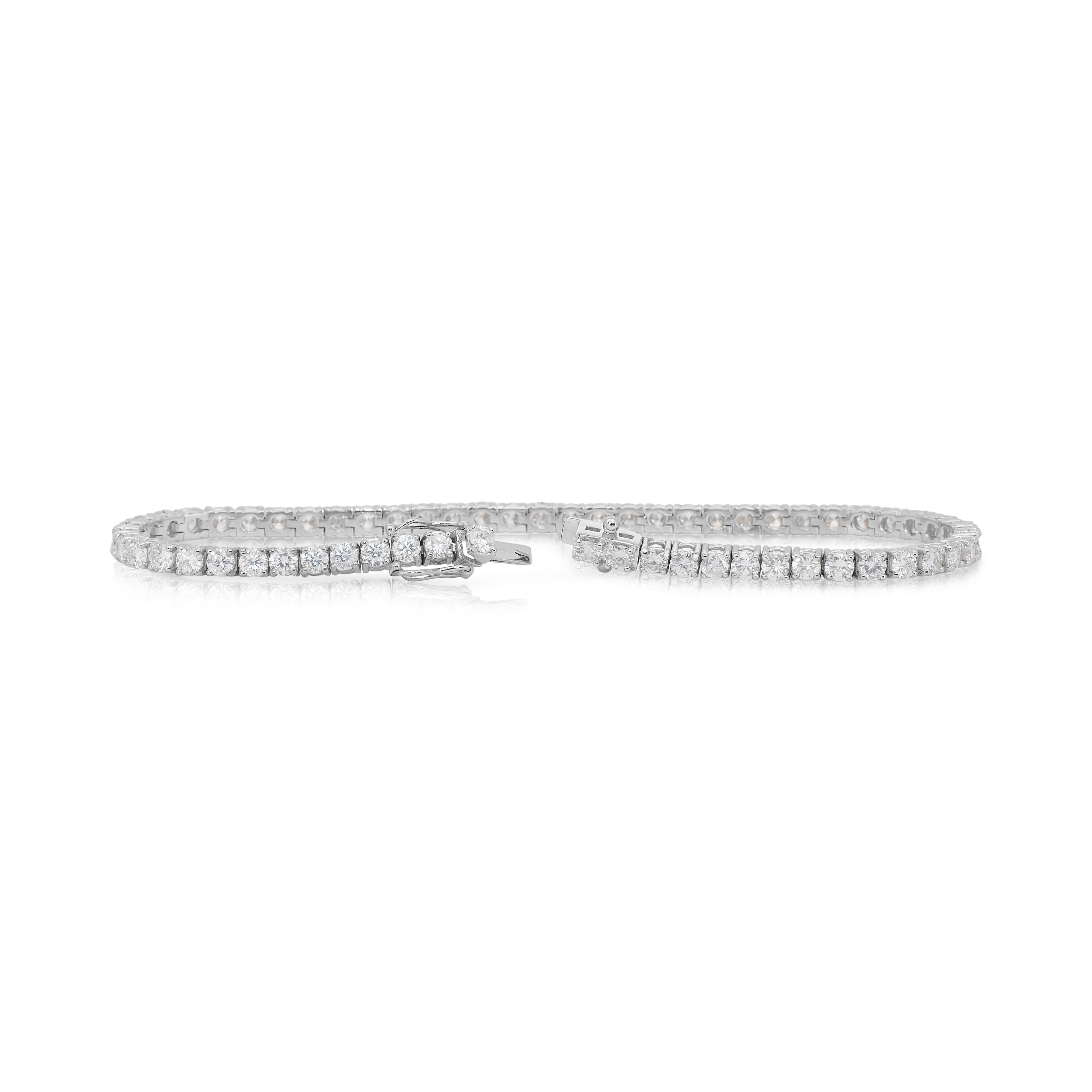 Radiant 5.55ct Diamonds Tennis Bracelet in 18k White Gold - IGI Certified For Sale 1