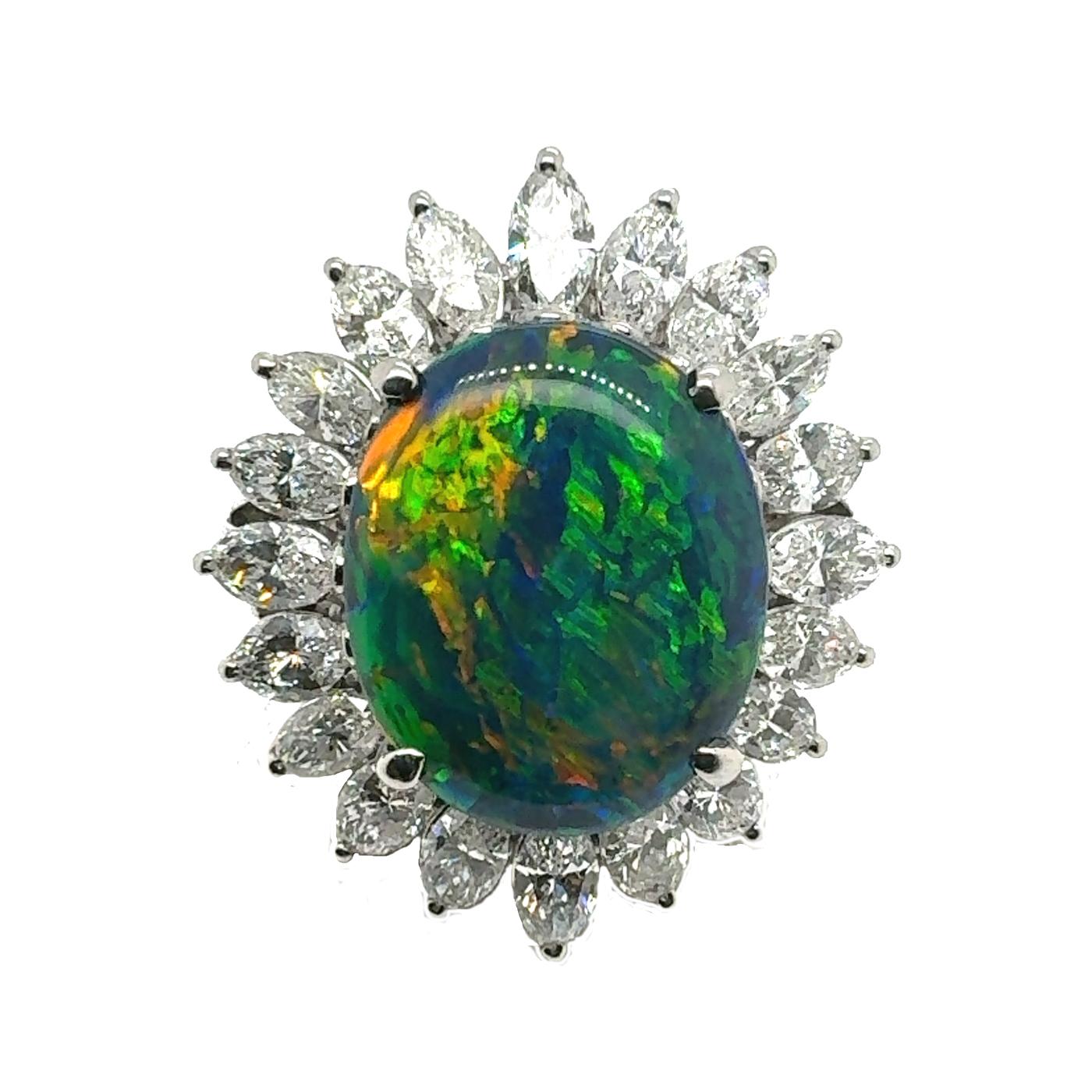 Edelstein
Mittelstein:  Schwarzer Opal 7,62 ct
Akzent-Steine: Diamanten 3,05 ct 
Einstellung: Platin (PT900)

          Entdecken Sie die atemberaubende Schönheit des 