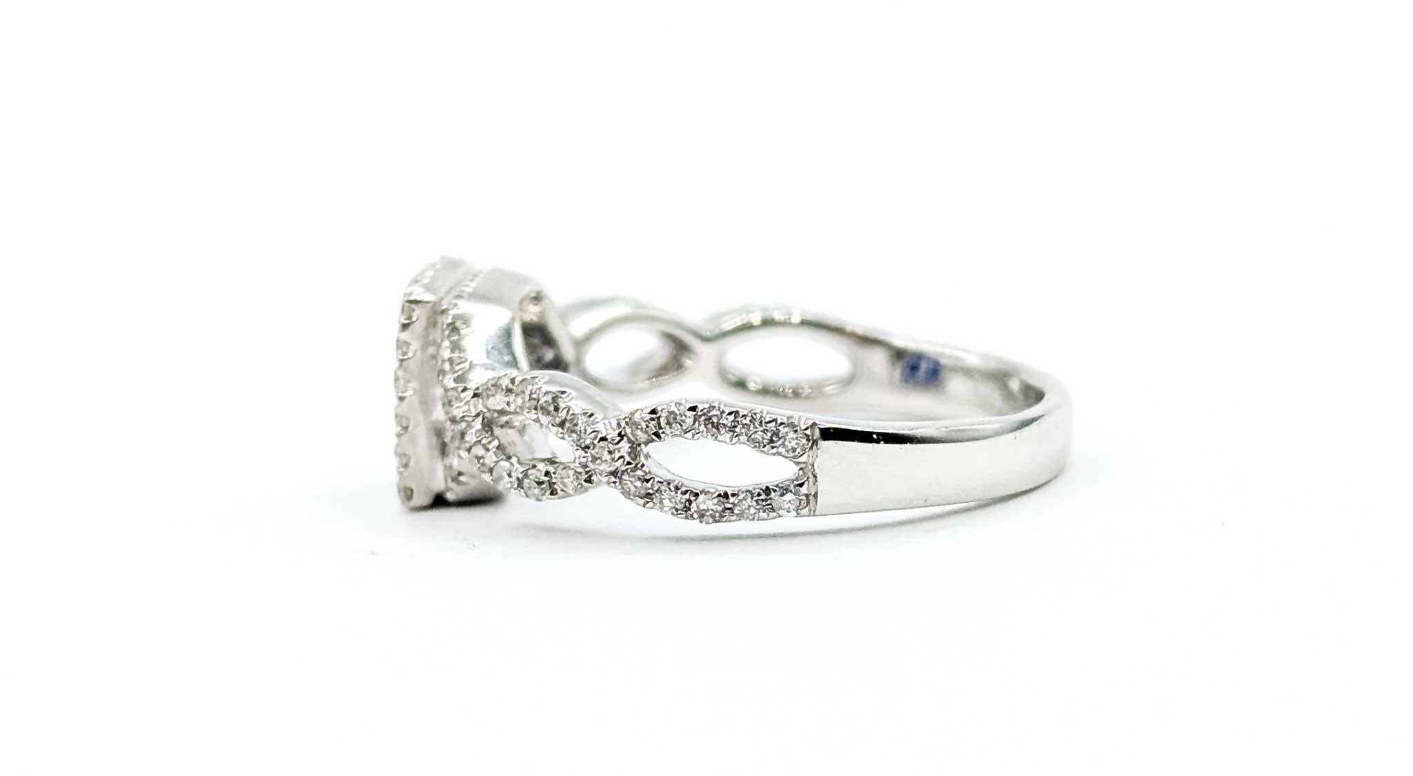 Strahlender Ring mit blauem Saphir und Diamant aus 14k Weißgold im Angebot 3