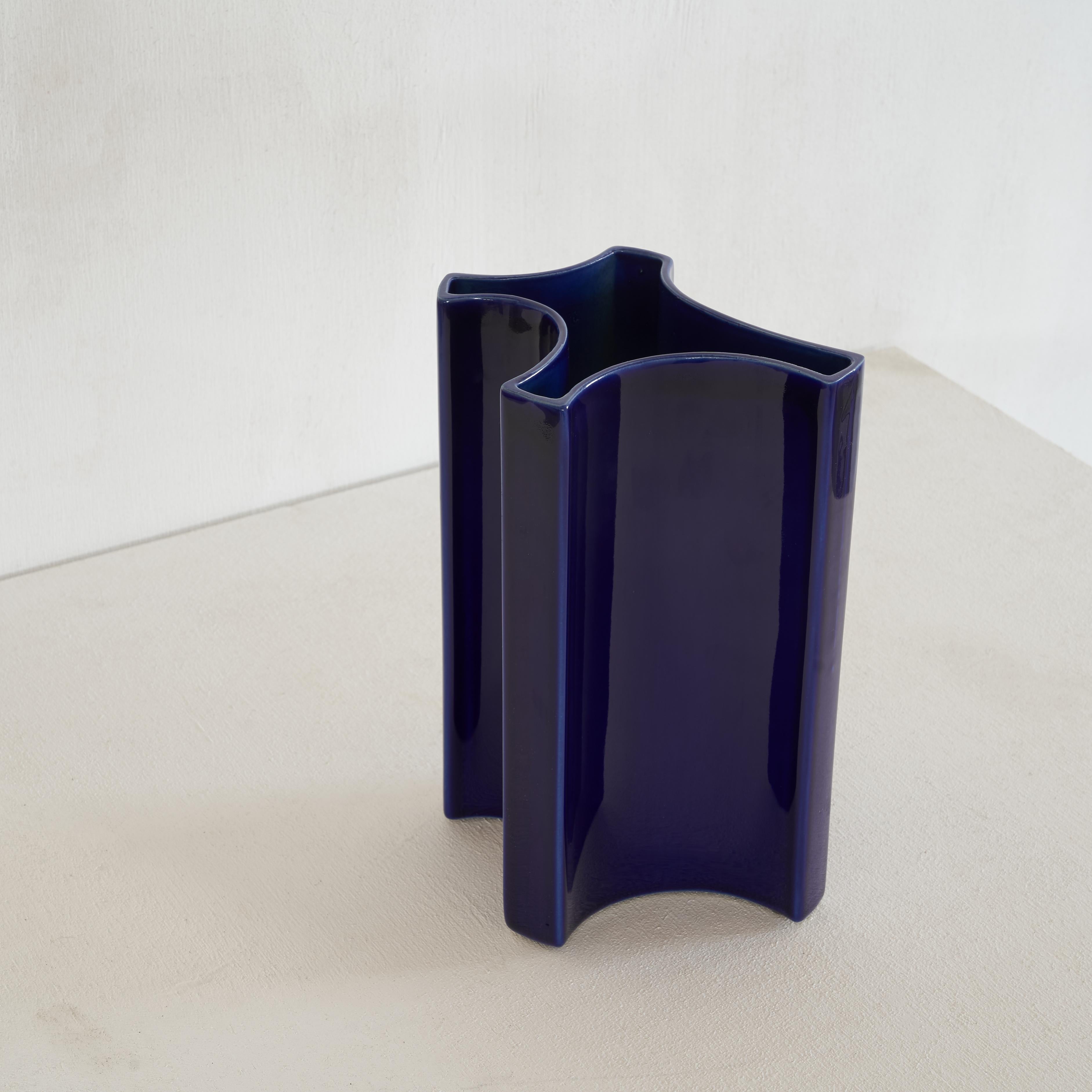 Radiant Blue Vase by Angelo Mangiarotti for Fratelli Brambilla Milano In Good Condition For Sale In Tilburg, NL