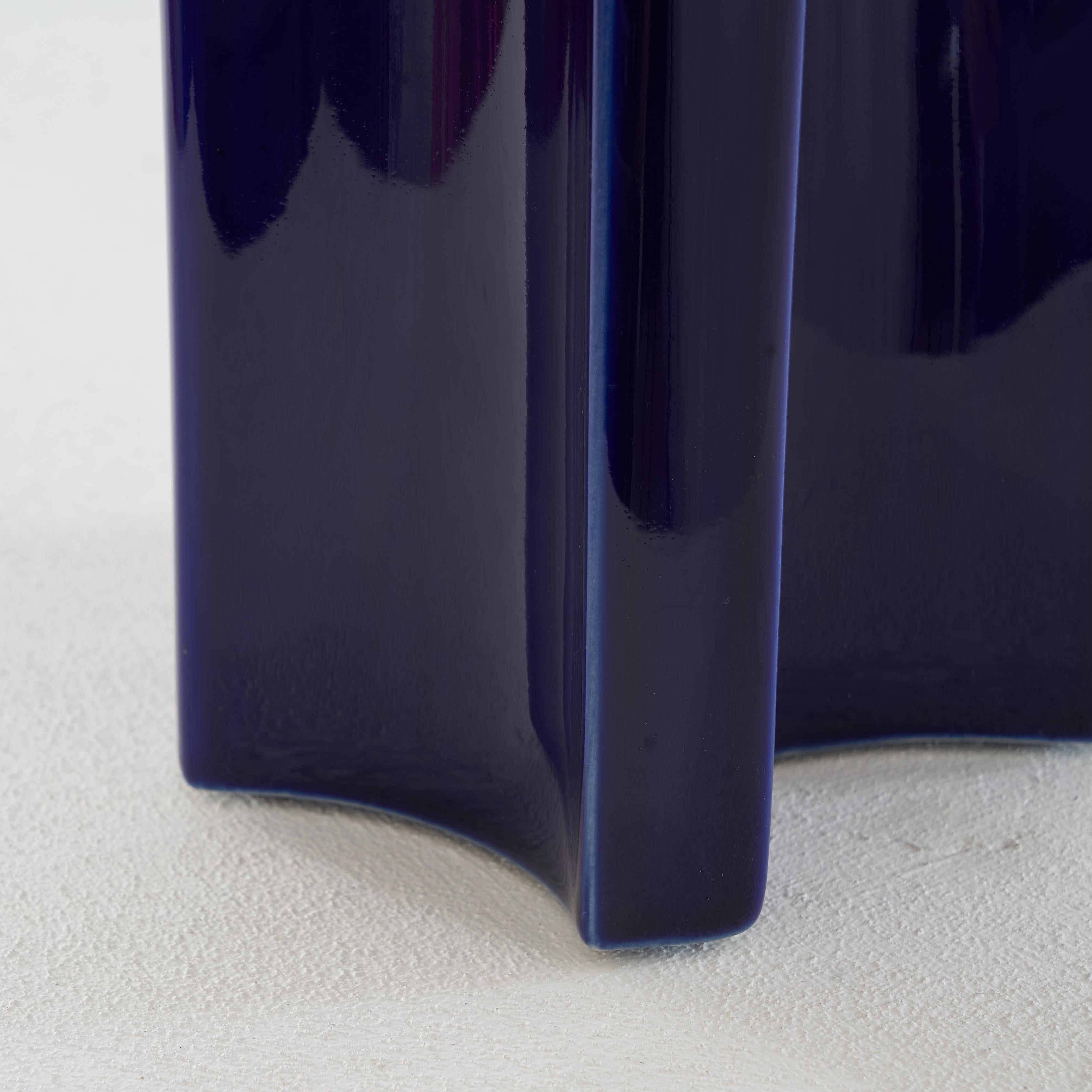 20ième siècle Vase bleu radiant d'Angelo Mangiarotti pour Fratelli Brambilla Milano en vente