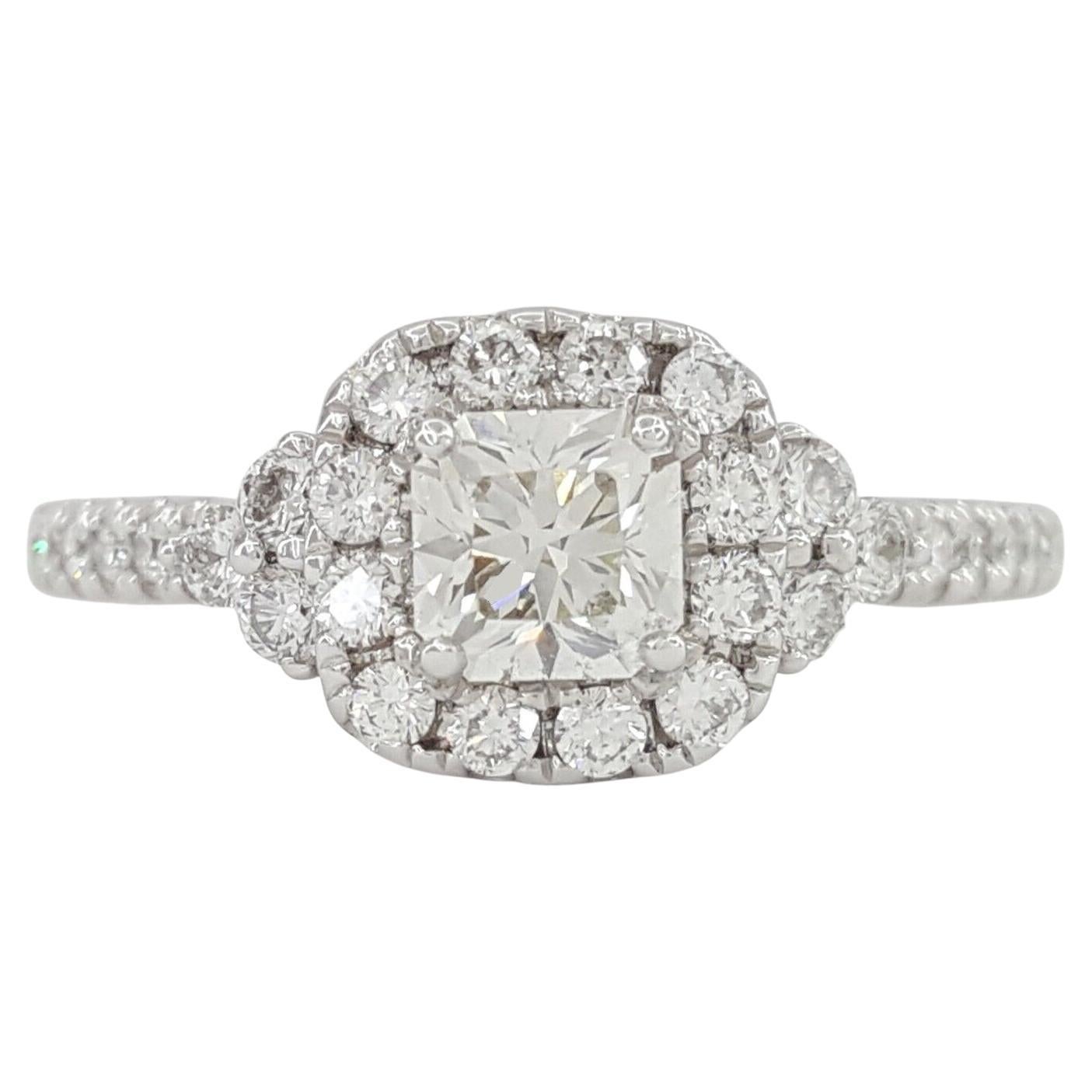 Verlobungsring mit strahlender Diamant-Halo im Brillantschliff (Radiantschliff) im Angebot