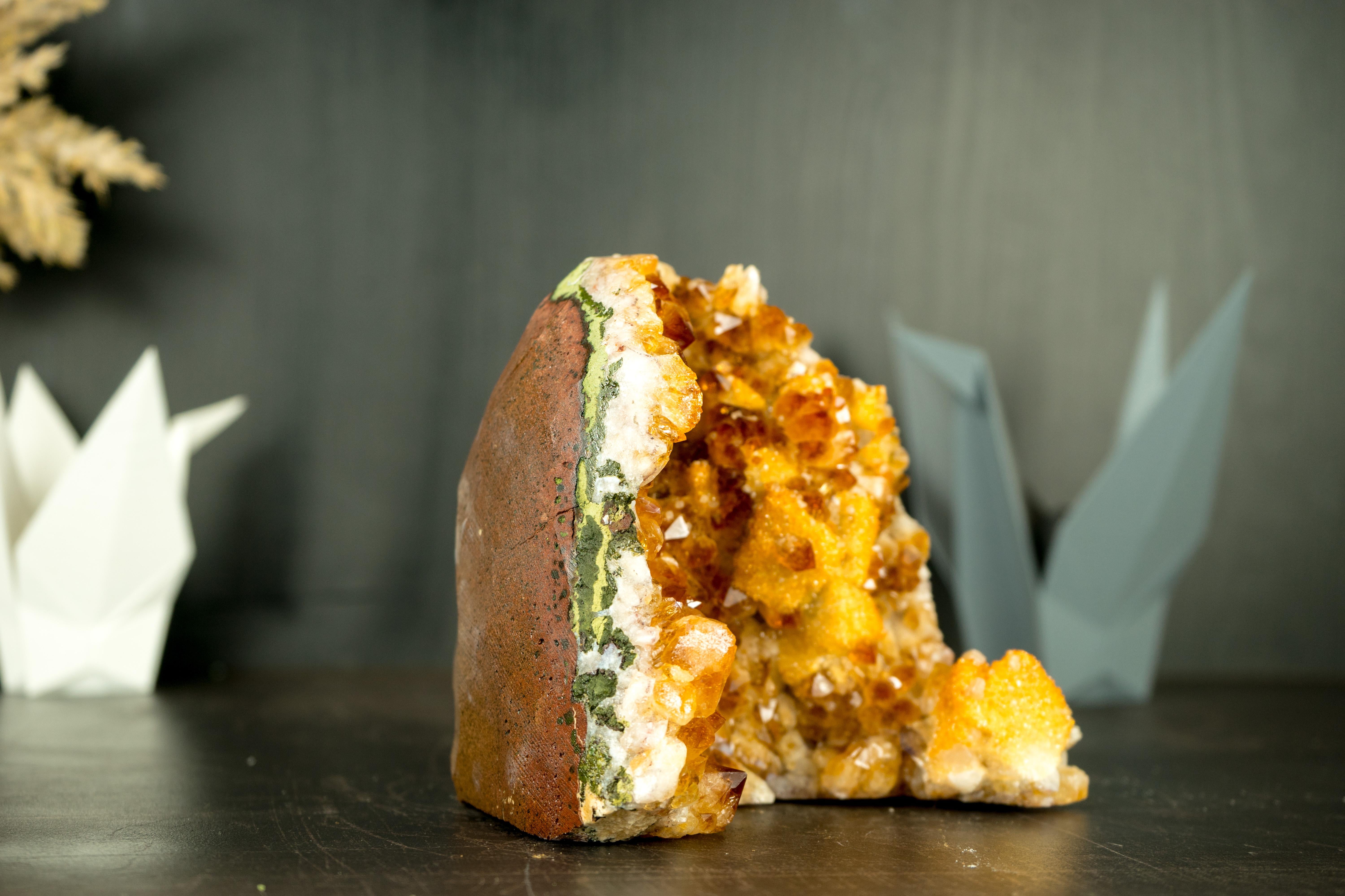 Racimo de Citrino Radiante con Druzy Citrino de Madeira y Druzy Galaxia sobre Calcita en Nuevo estado para la venta en Ametista Do Sul, BR