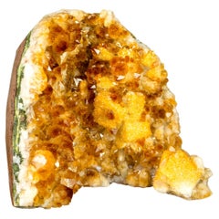 Grappe de citrine rayonnante avec druzy de citrine madère et druzy de galaxie sur calcite