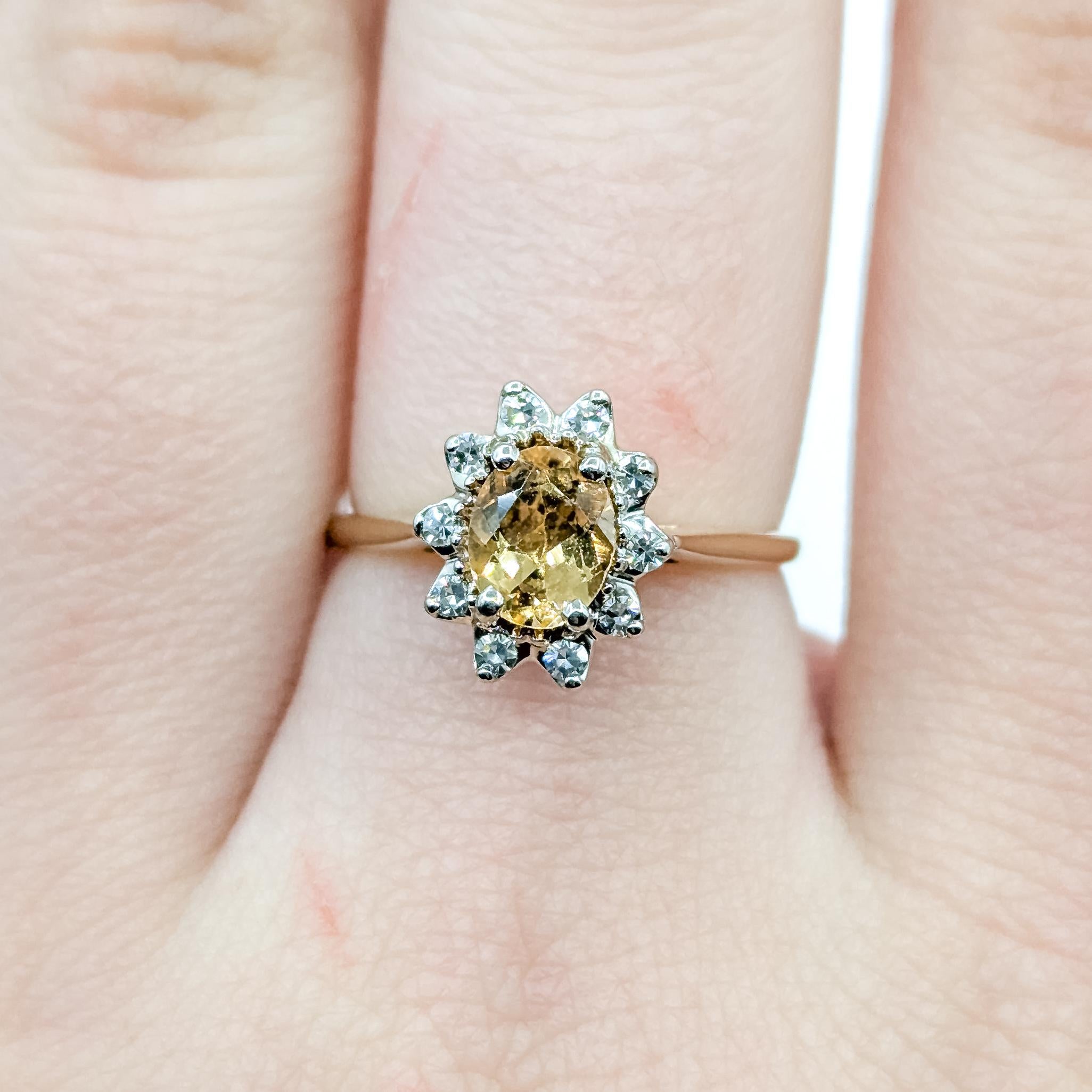 Radiant Citrine & Diamond Halo Ring in 14k yellow gold en Excelente estado para la venta en Bloomington, MN