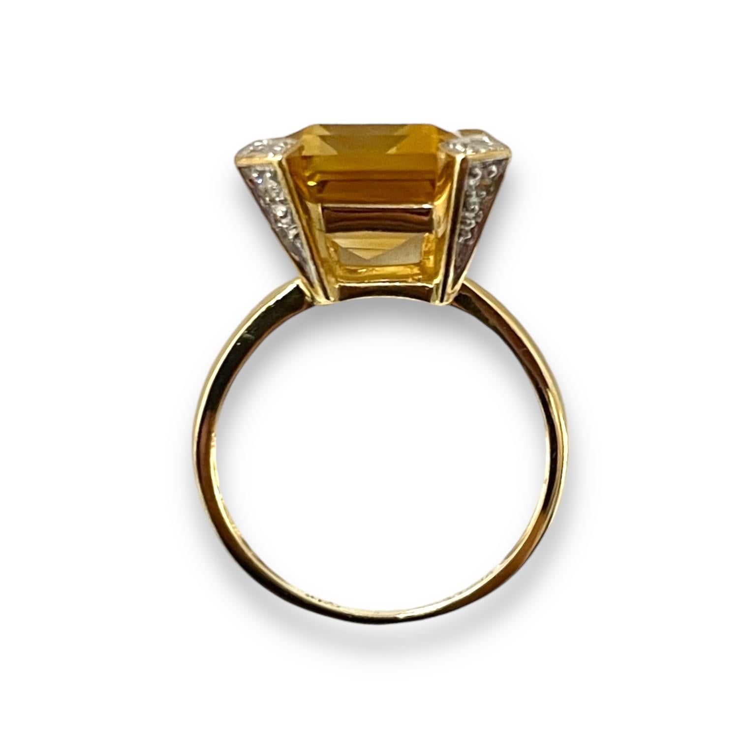 Taille émeraude Bague en or jaune massif avec citrine rayonnante et diamant Taille 6 en vente