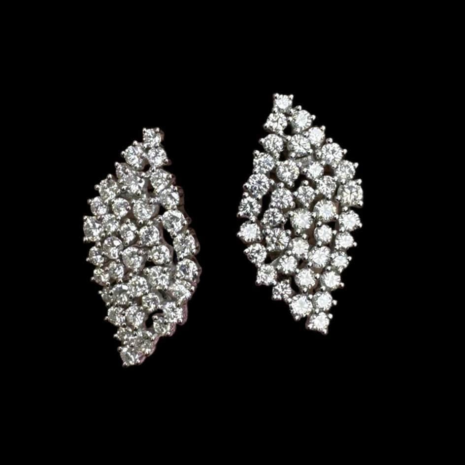 Taille radiant Boucles d'oreilles feuille de diamant en or jaune 14K (ou 18k sur demande) Radiant Cluster en vente