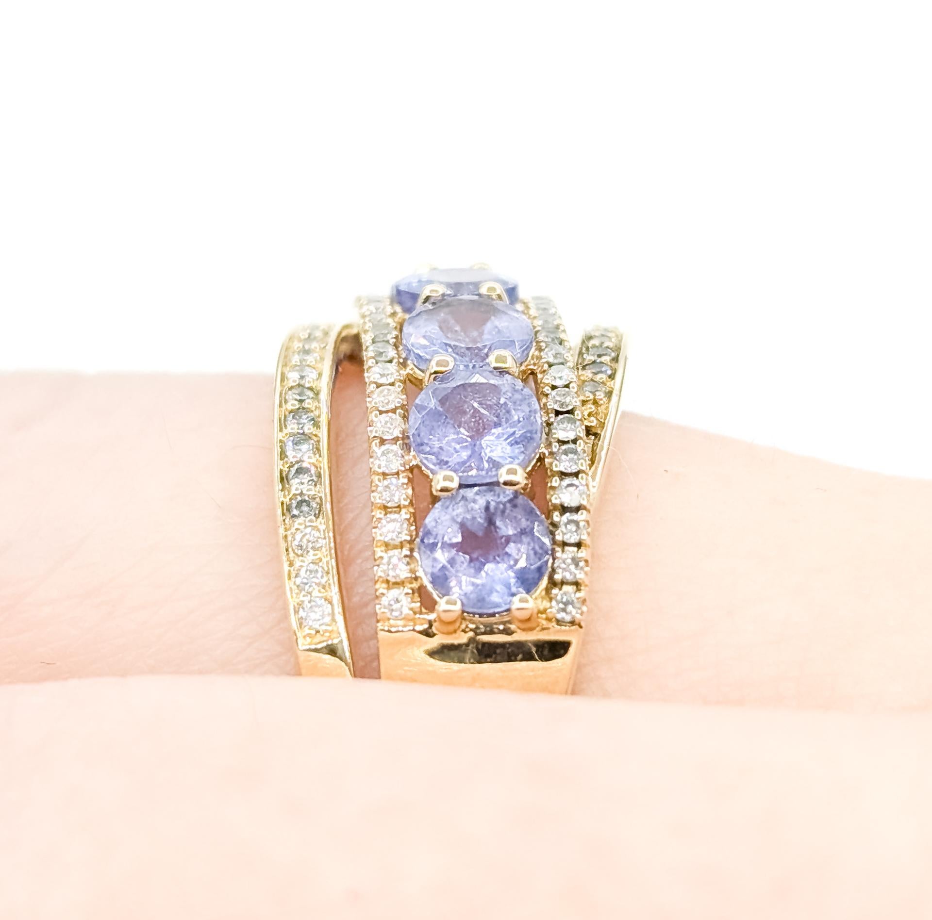 Radiant Crossover Tansanit & Diamant Ring in 14k (Rundschliff) im Angebot