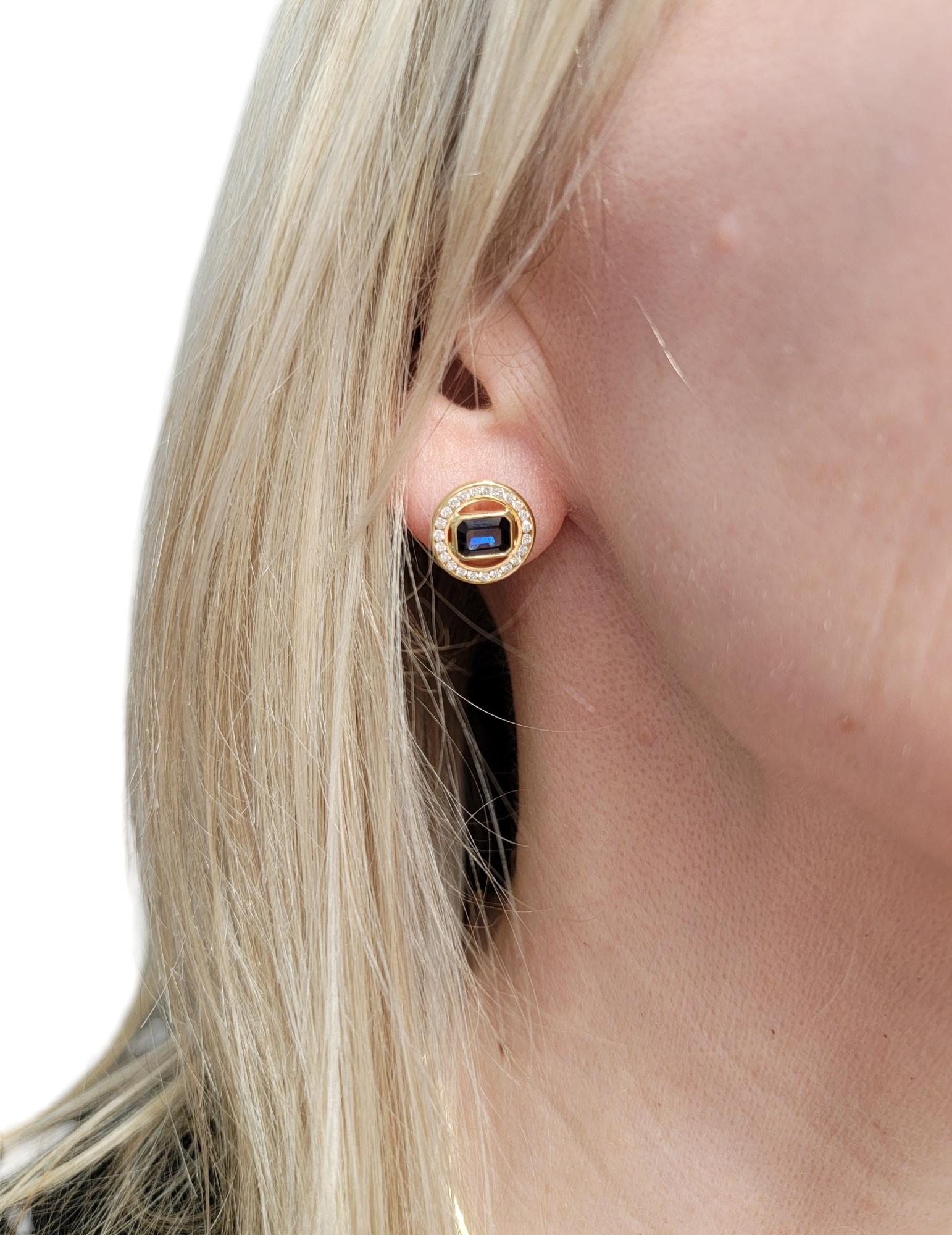 Boucles d'oreilles saphir bleu et diamant en or jaune 18 carats en vente 1