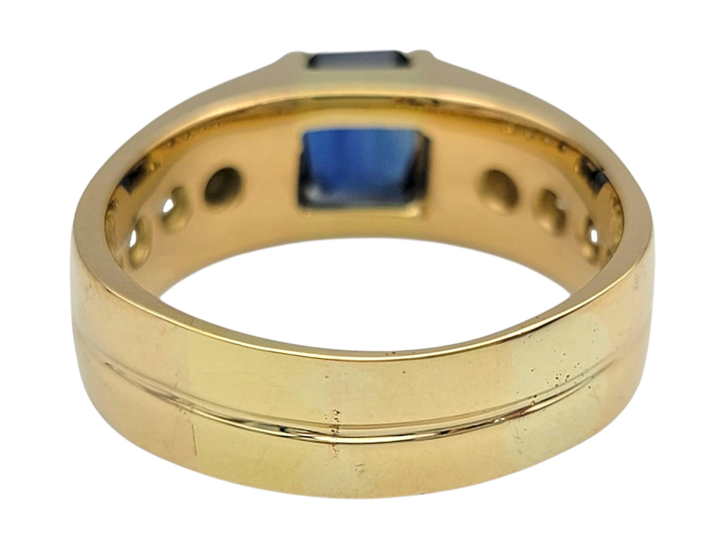 da uomo o donna Anello a fascia con zaffiro blu taglio radiante e diamanti multipli in oro giallo 18 carati in vendita