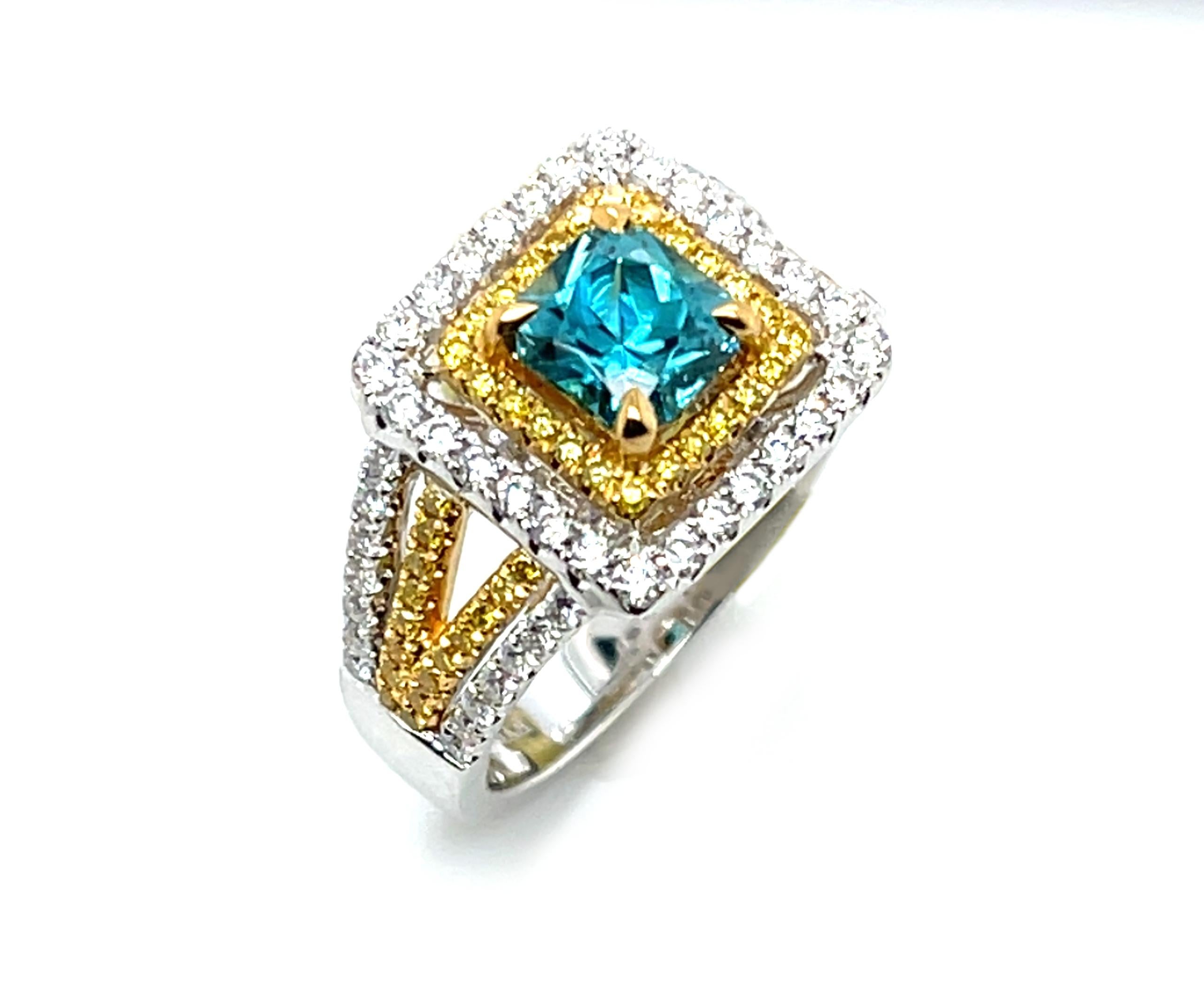 Bague en or 18k avec halo de zircon bleu, diamant blanc et diamant jaune de taille radieuse en vente 1
