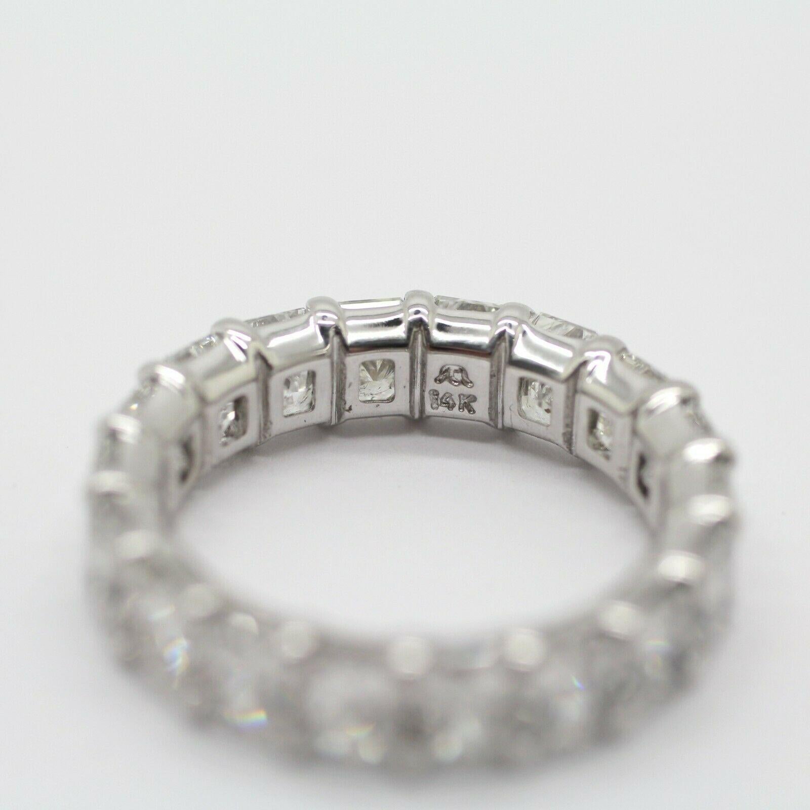 Moderne Diamant taille radiante de 5,67 carats. Bague d'éternité en or blanc 14k en vente