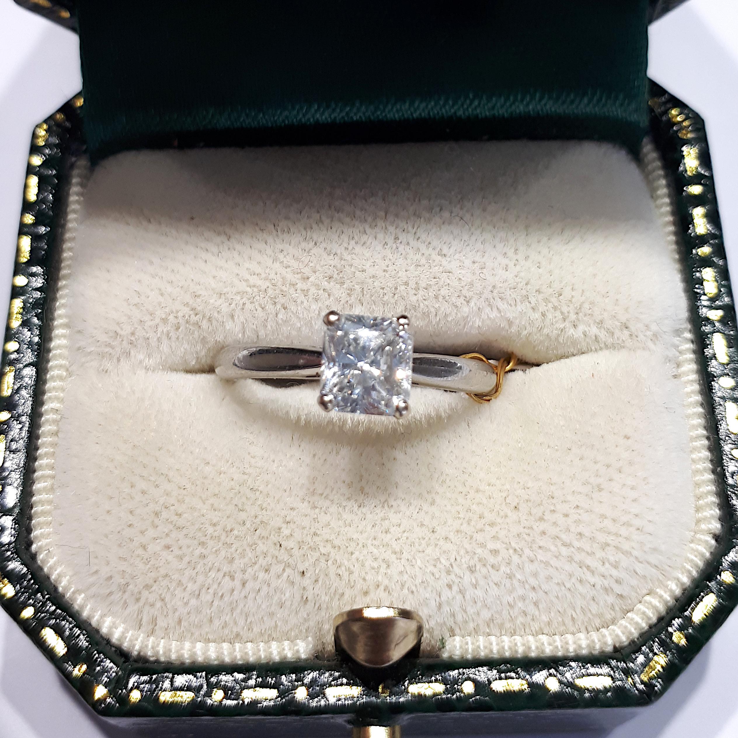 Modern Radiant-Cut Diamond and Platinum Solitaire Ring, 1.01 Carat H SI1 For Sale