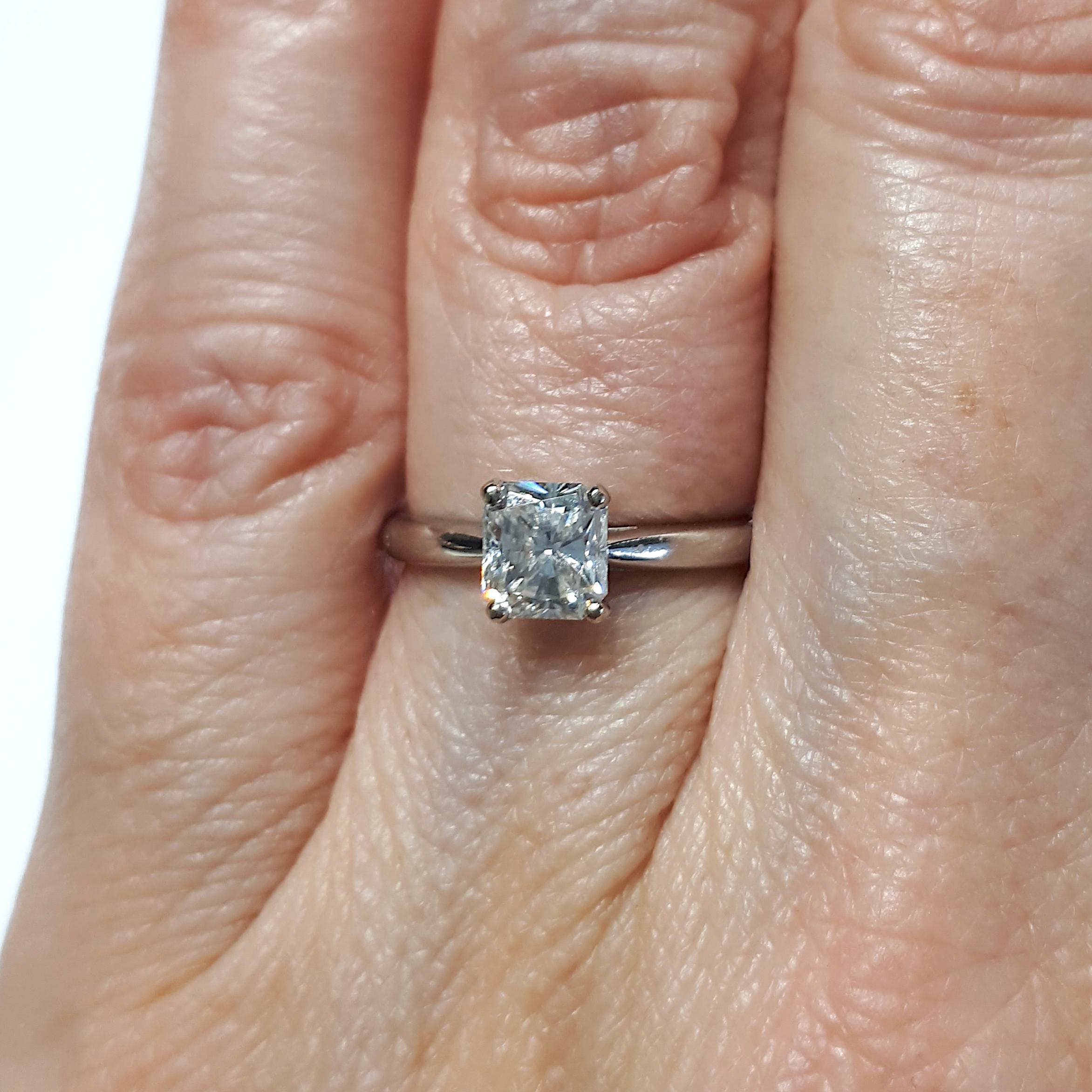 Radiant Cut Radiant-Cut Diamond and Platinum Solitaire Ring, 1.01 Carat H SI1 For Sale