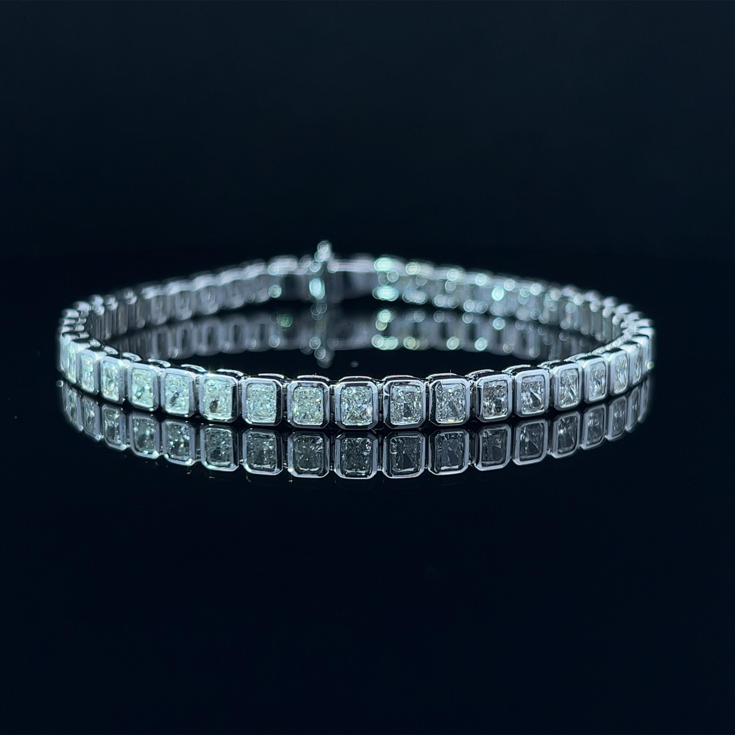 Diamond Shape: Radiant Cut 
Total Diamond Weight: 6.65ct
Individual Diamond Weight: .15ct
Color/Clarity: GH VVS  
Metal: 18K White Gold  
Metal Weight: 16.77g 

Key Features:

Radiant-Cut Diamonds: The centerpiece of this bracelet features a