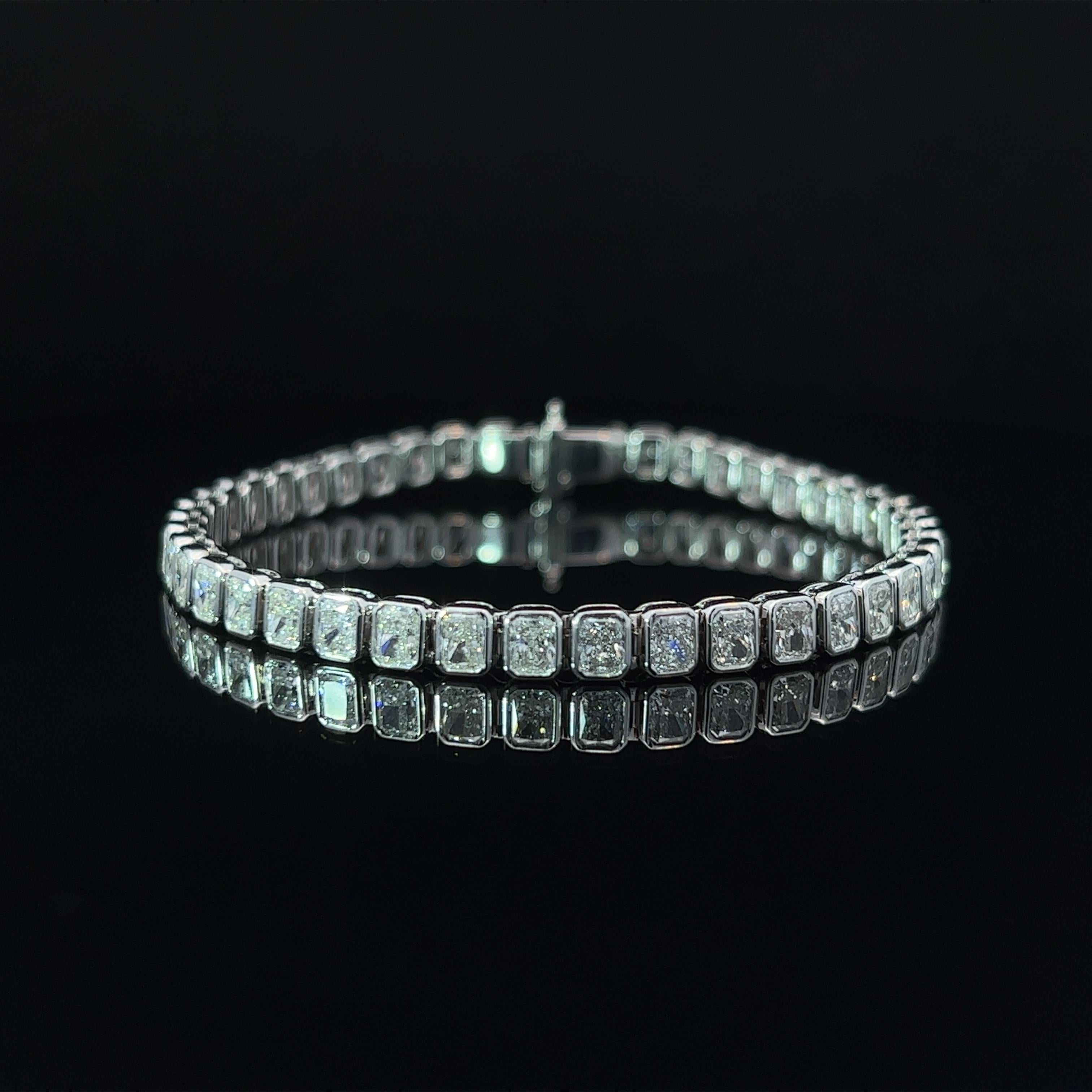 Diamond Shape: Radiant Cut 
Total Diamond Weight: 8.35ct
Individual Diamond Weight: .20ct
Color/Clarity: GH VVS  
Metal: 18K White Gold  
Metal Weight: 16.75g 

Key Features:

Radiant-Cut Diamonds: The centerpiece of this bracelet showcases a