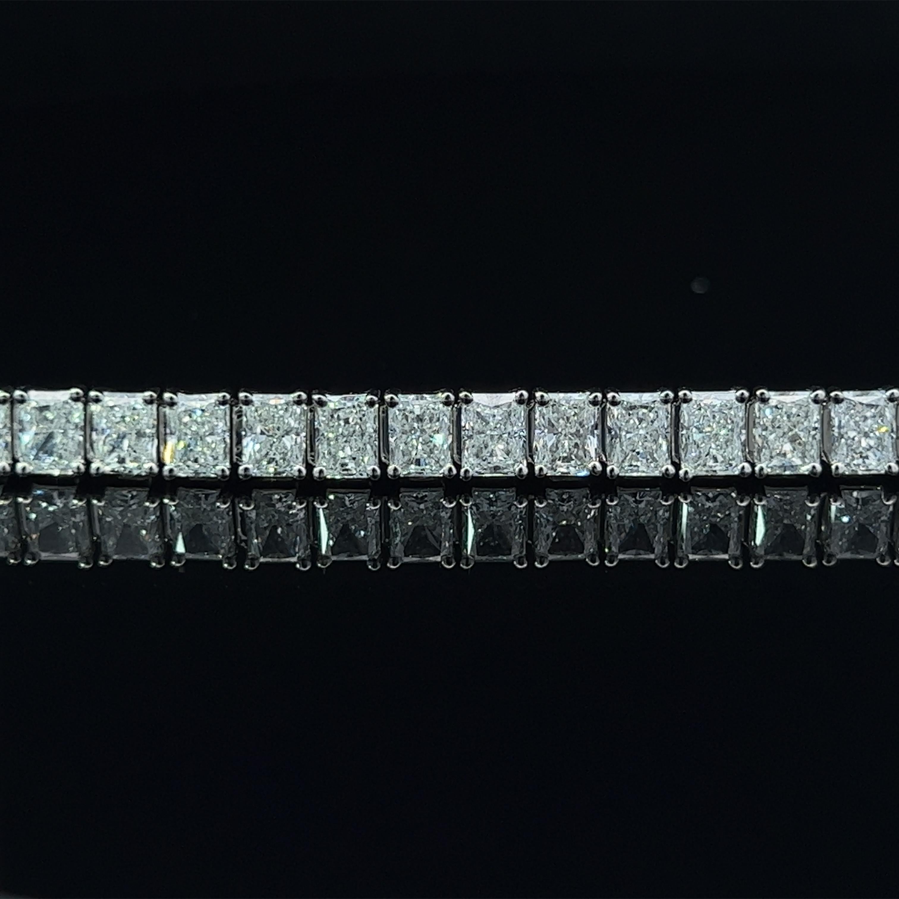 Tennisarmband aus Platin mit Diamanten im Strahlenschliff (13,92 Karat VVS) von Arnav (Moderne)