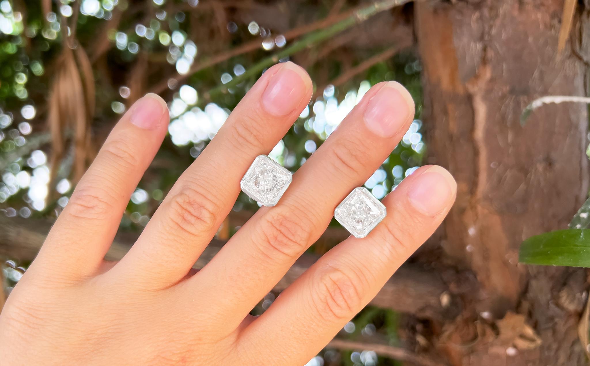 Diamanten = 10,07 Karat
( Farbe: J, Klarheit: VS2 )
Metall: 18K Gold
Abmessungen: 12 x 7 mm