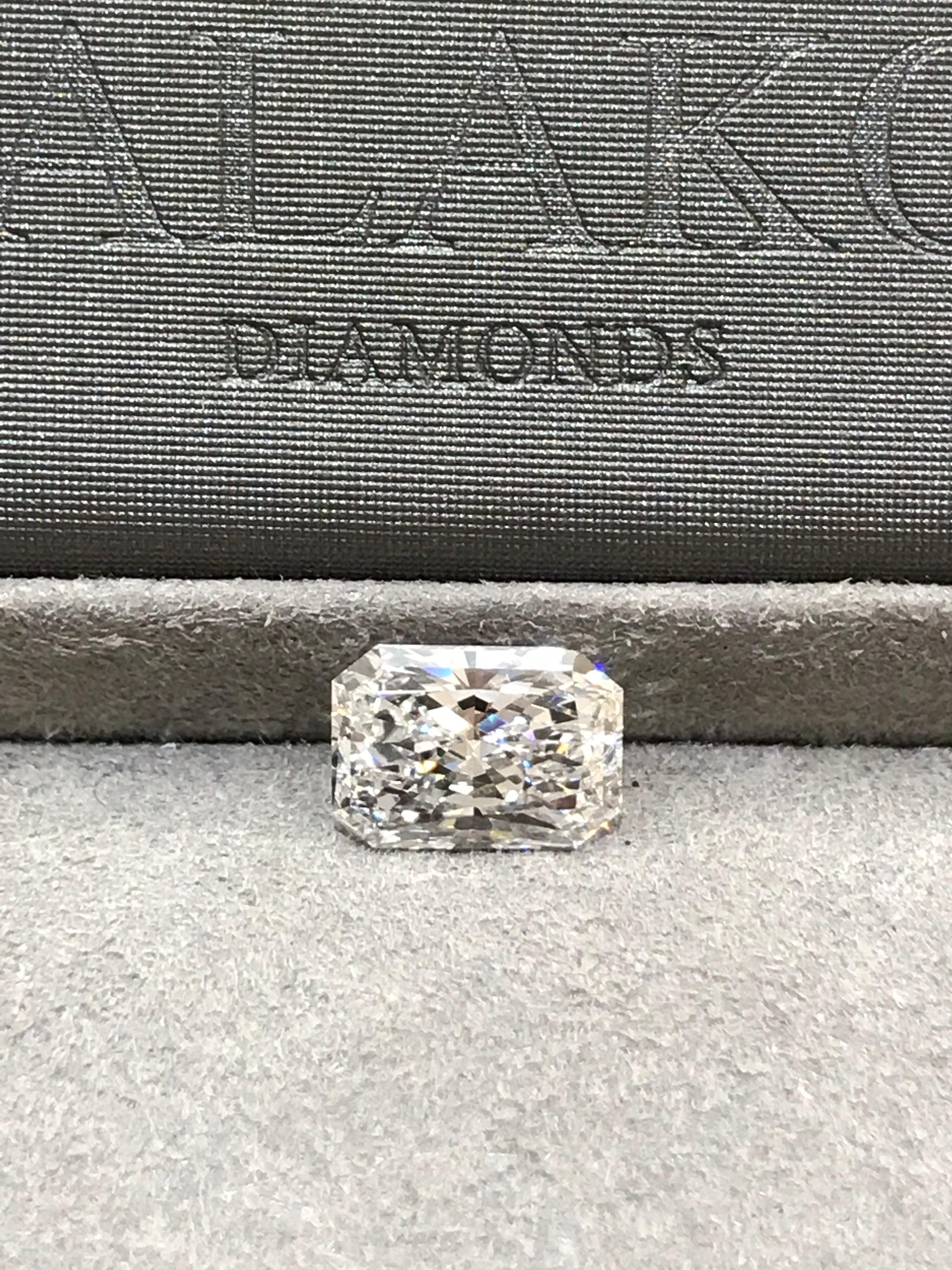 Radiant Cut Diamond Engagement Ring In Excellent Condition In New York, NY