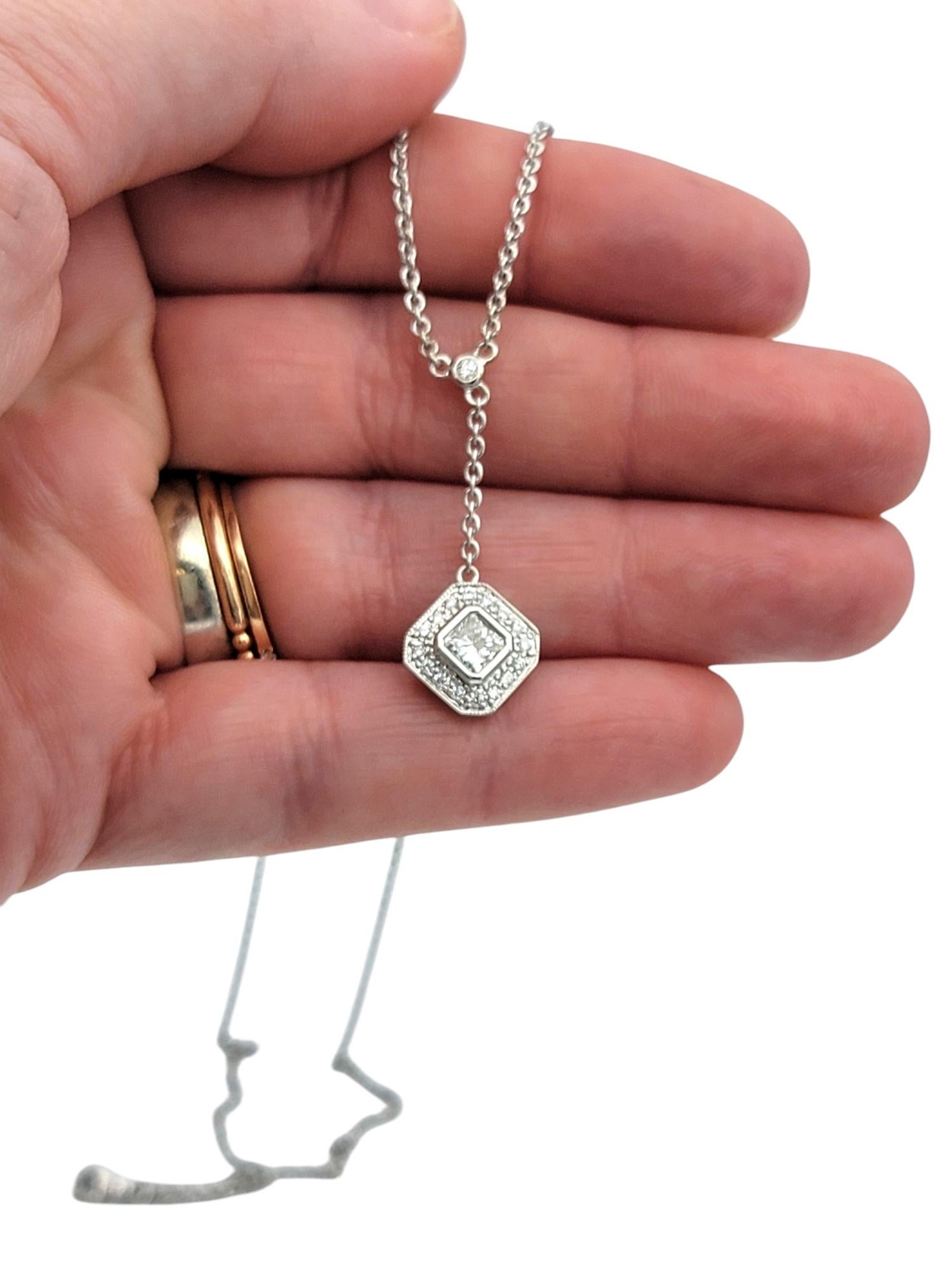 Collier station de style Lariat en or blanc 14 carats avec diamants taille radiant en vente 3