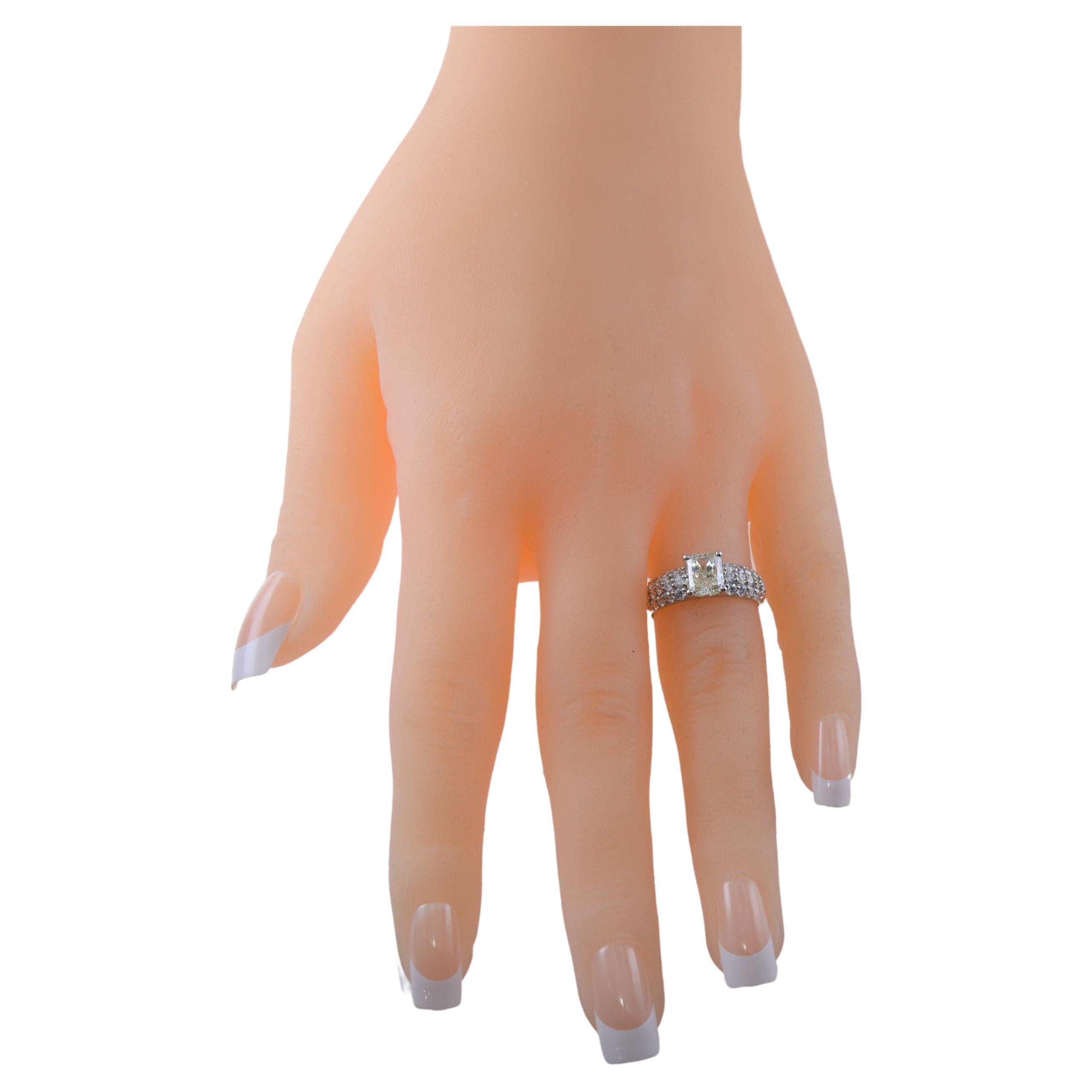 Radiant Cut Diamond Platinum Engagement Ring For Sale 7