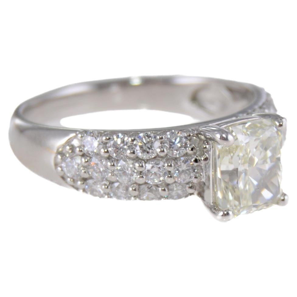 Radiant Cut Diamond Platinum Engagement Ring For Sale 1