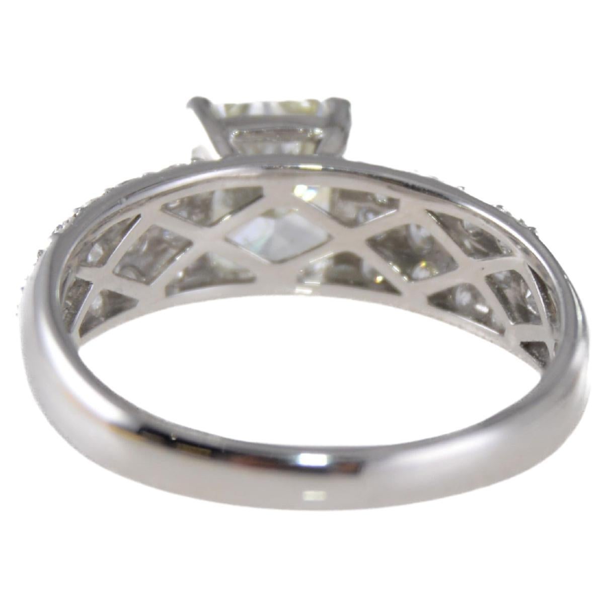 Radiant Cut Diamond Platinum Engagement Ring For Sale 3