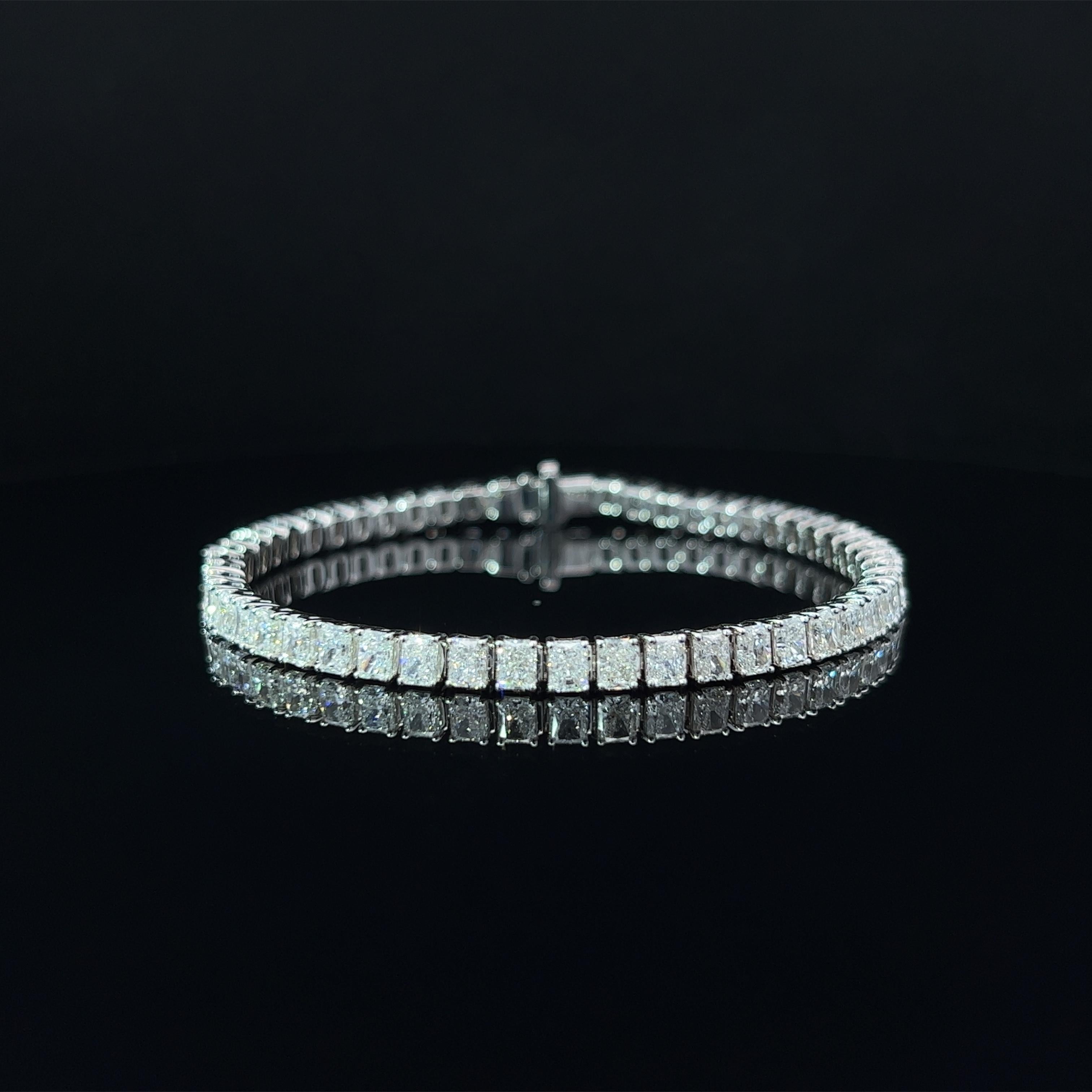 Diamond Shape: Radiant Cut 
Total Diamond Weight: 9.62ct
Individual Diamond Weight: .20ct
Color/Clarity: GH VVS  
Metal: 18K White Gold  
Metal Weight: 14.68g 

Key Features:

Radiant-Cut Diamonds: The centerpiece of this bracelet features a