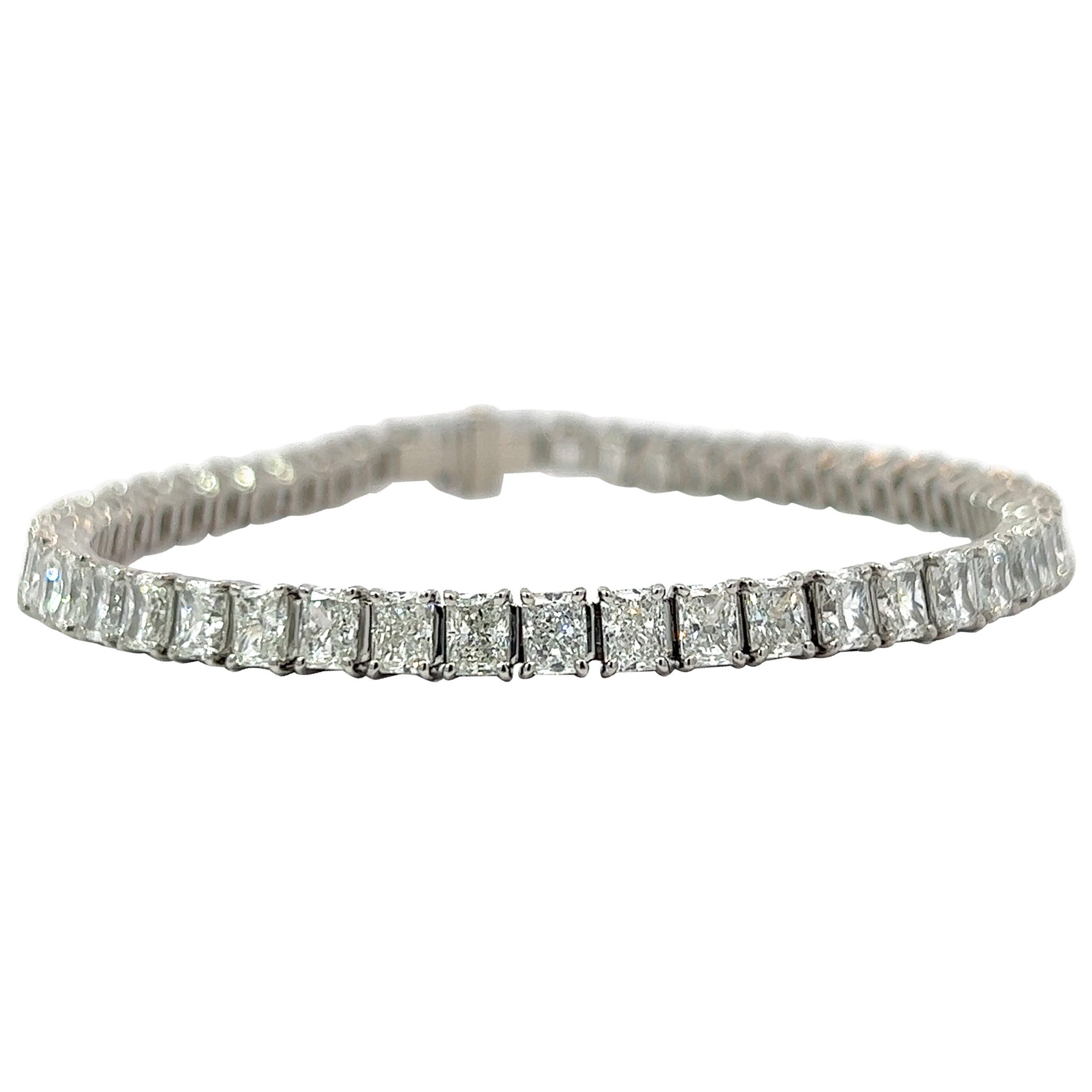 Tennisarmband aus Platin mit Diamanten im Strahlenschliff (12.09 Karat VVS) von Arnav