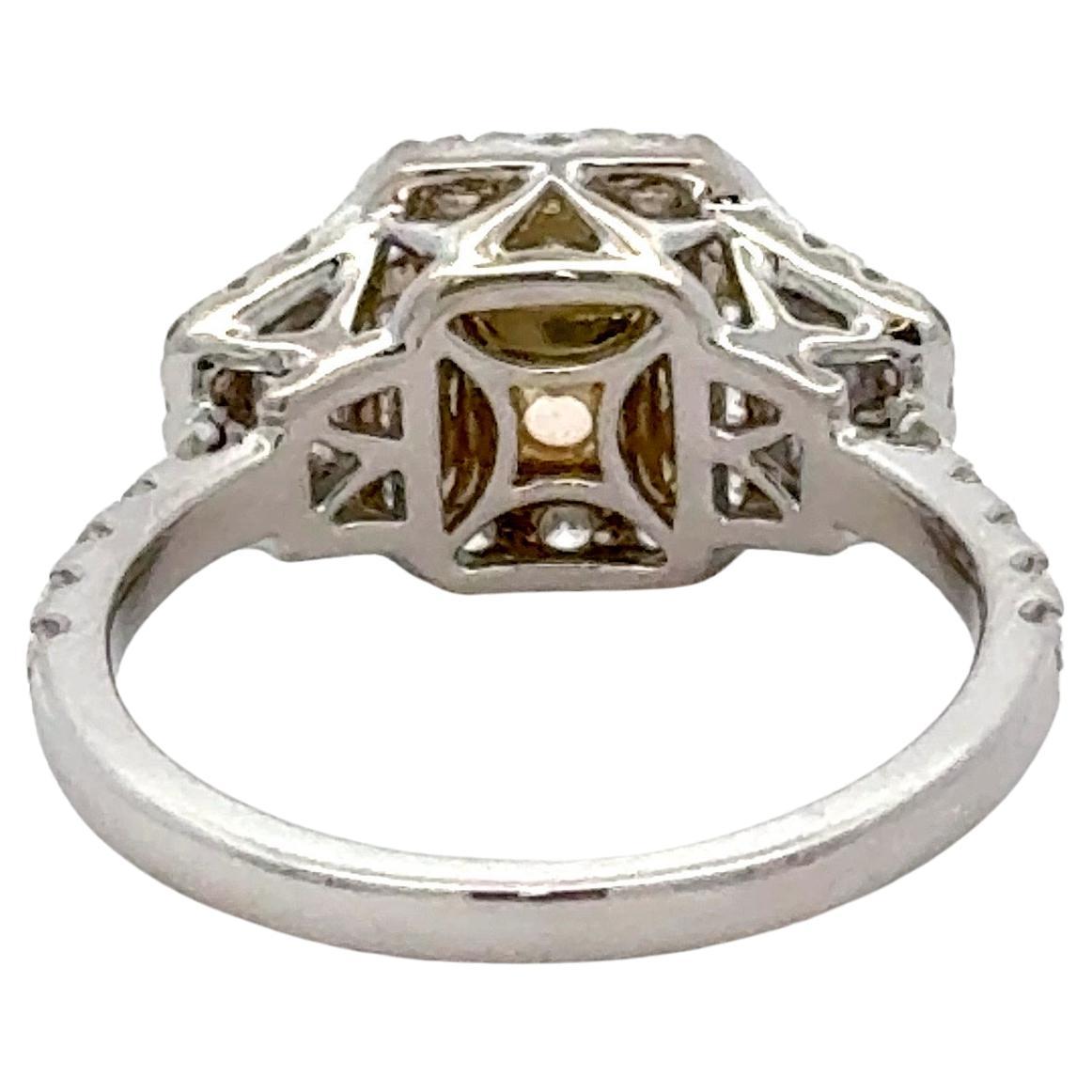 Diamant-Halo-Ring mit Strahlenschliff und drei Steinen 2,17 CTTW Y-Z VVS1 18 Karat Weißgold (Radiantschliff) im Angebot