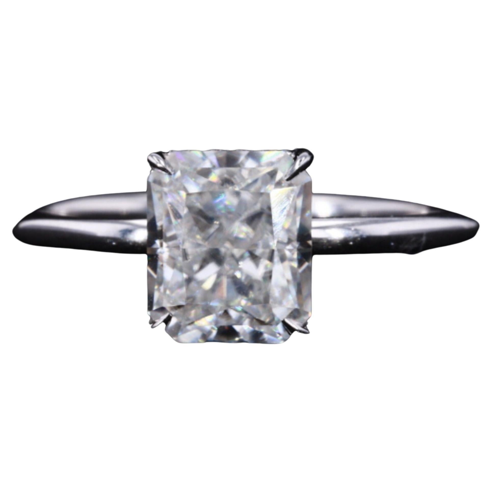 Radiant Cut Diamond Gold Engagement Ring For Sale at 1stDibs