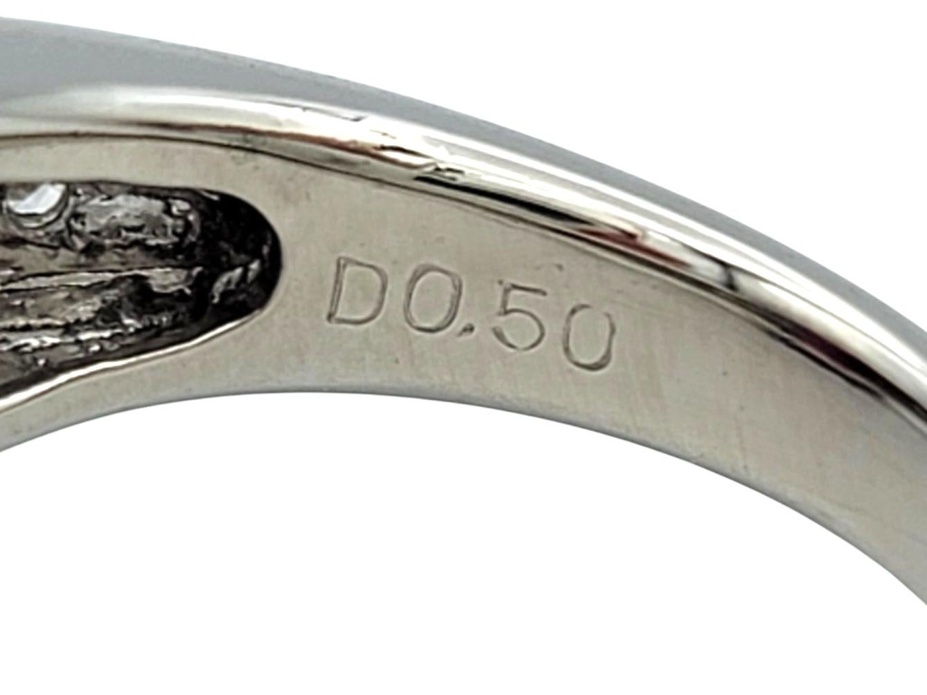 Bague de cocktail en platine poli, grenat taille radieuse et diamants à plusieurs rangs en vente 3