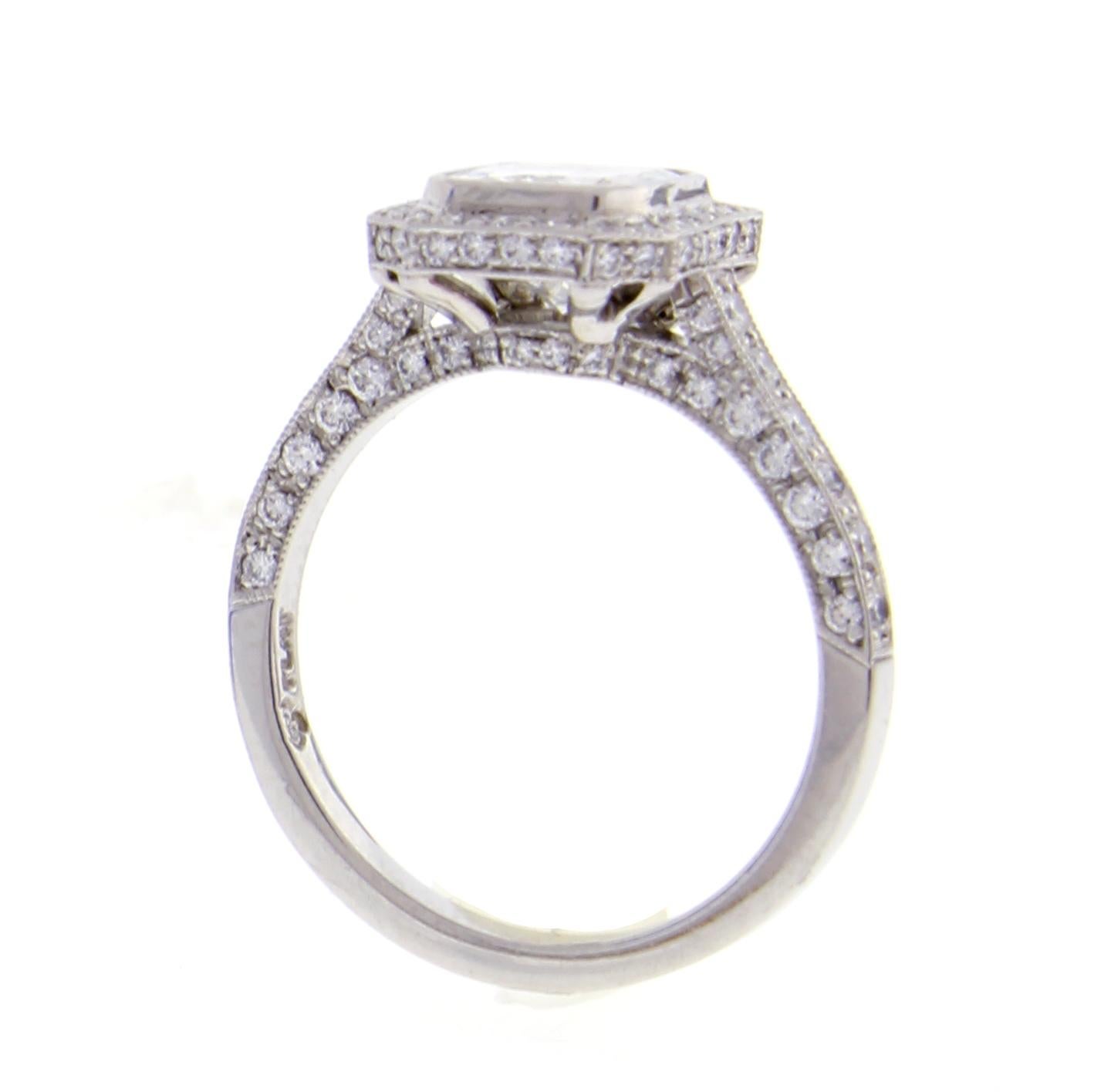 Diamant-Verlobungsring mit strahlendem Halo-Schliff im Zustand „Neu“ im Angebot in Bethesda, MD