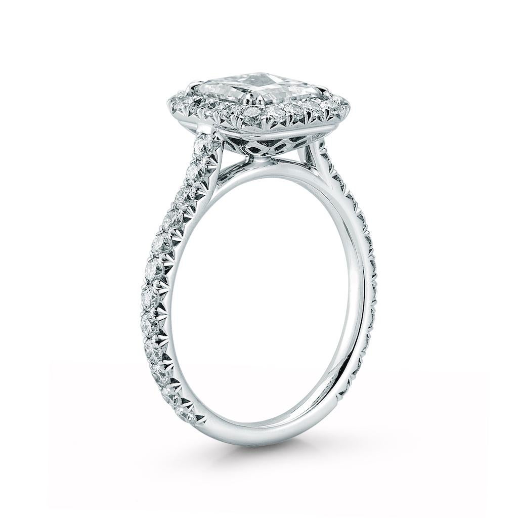 Diamant-Verlobungsring aus Platin mit strahlend geschliffenem Halo 2,25 Karat im Zustand „Hervorragend“ in New York, NY