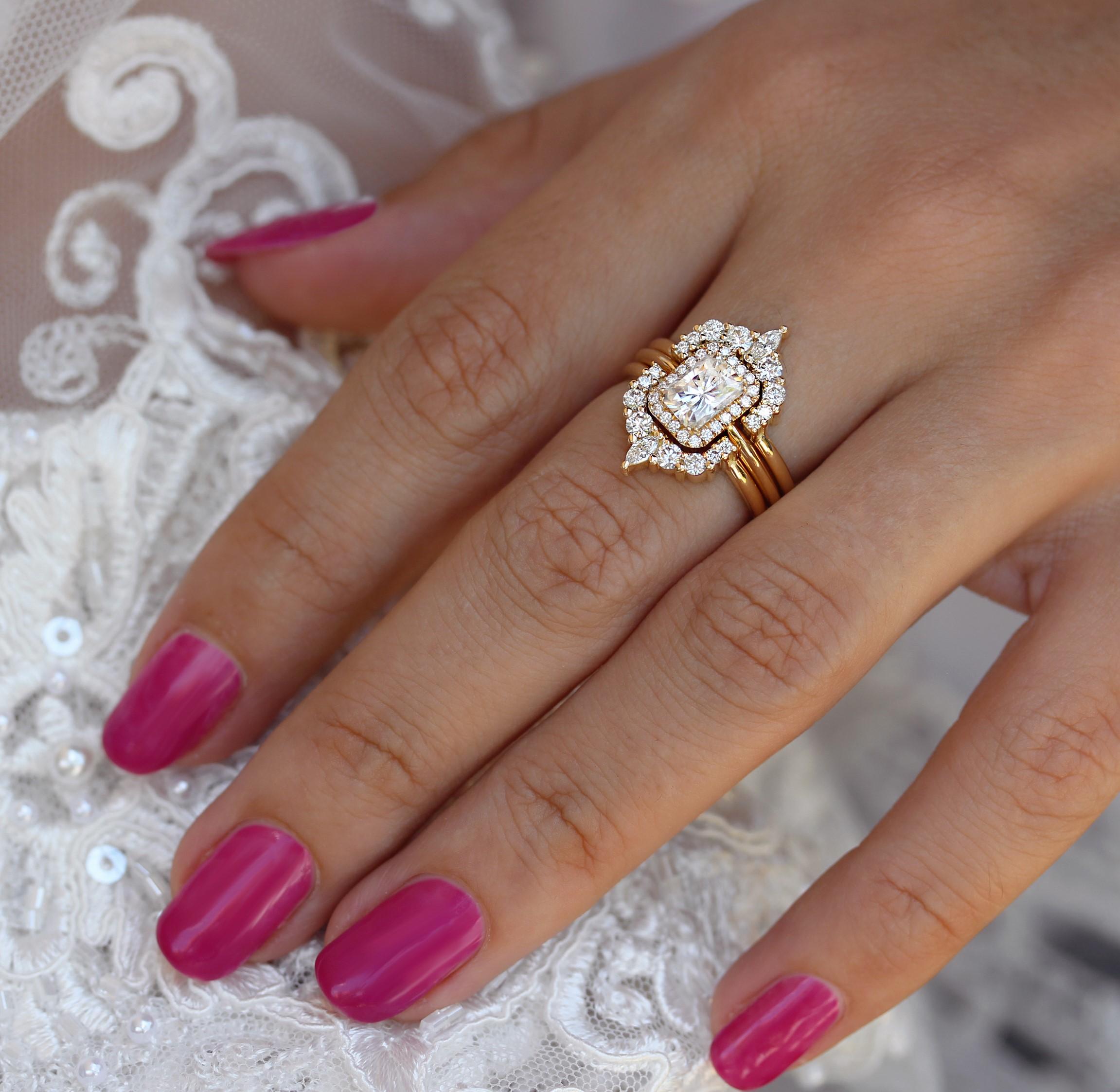 Radiant Cut Halo Diamond Drei Ringe Hochzeit Set - 