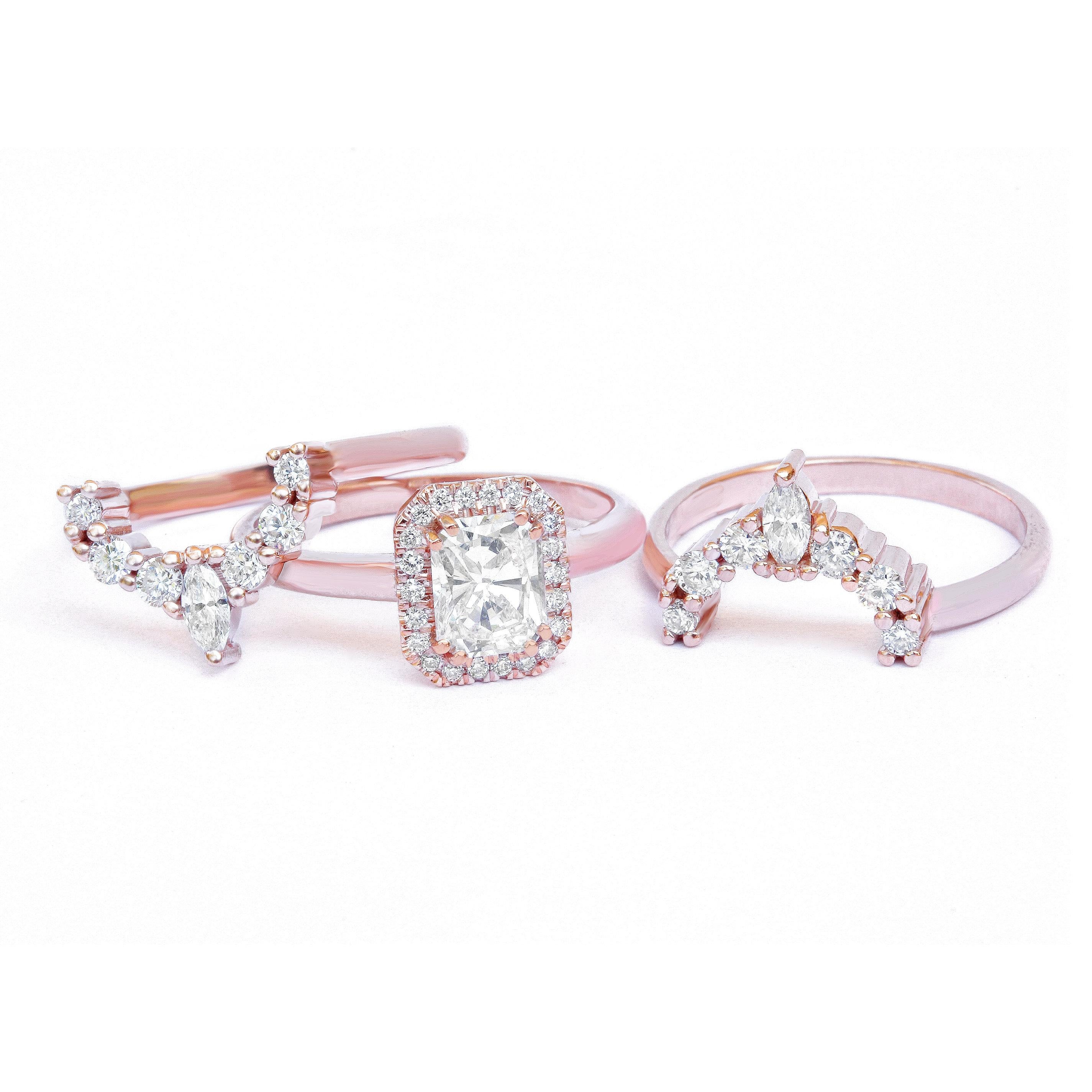Contemporain Ensemble de bague de mariage à trois anneaux en diamants et moissanite taille radiante - « âme radiante » en vente