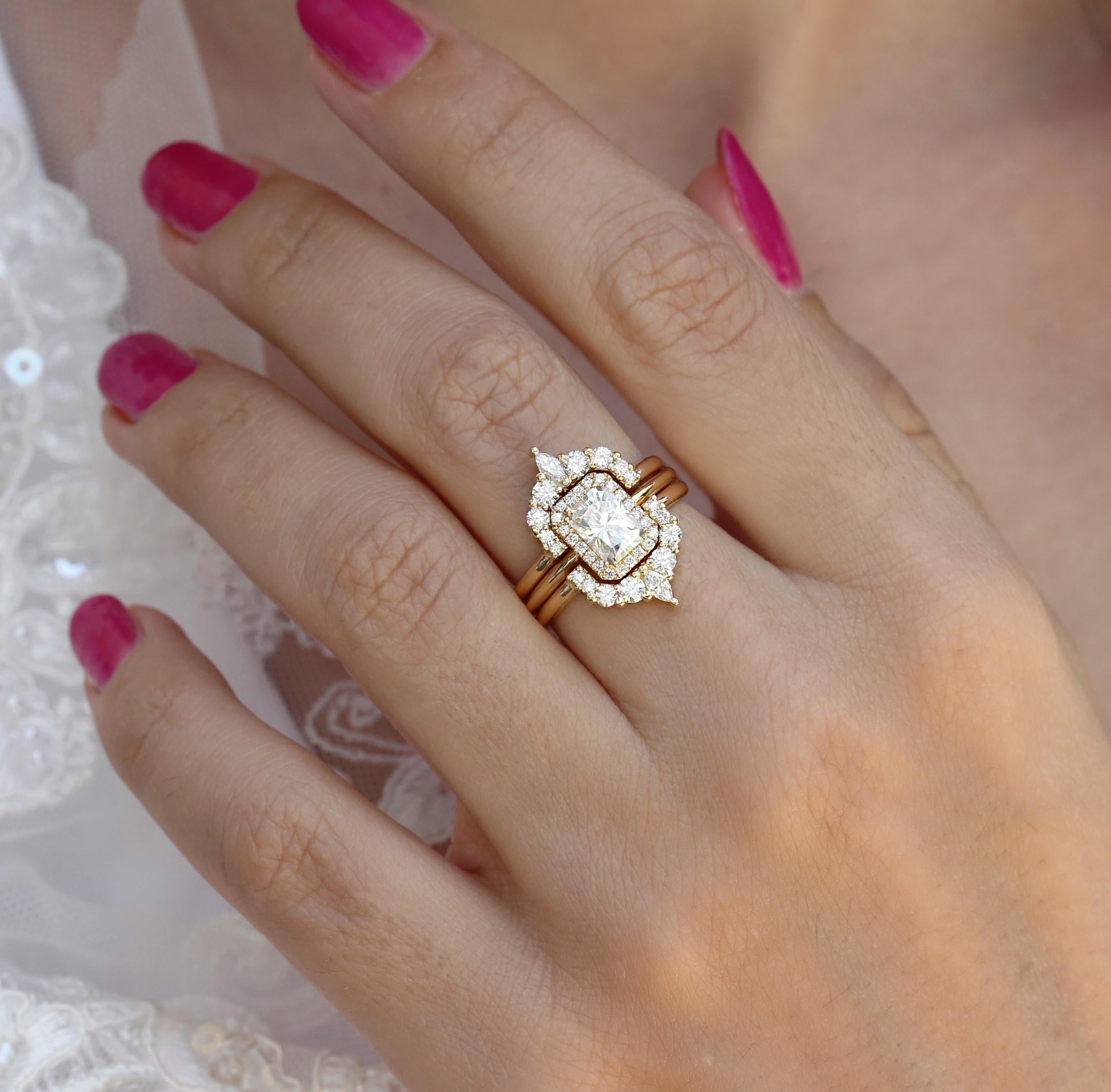 Ensemble de bague de mariage à trois anneaux en diamants et moissanite taille radiante - « âme radiante » Pour femmes en vente