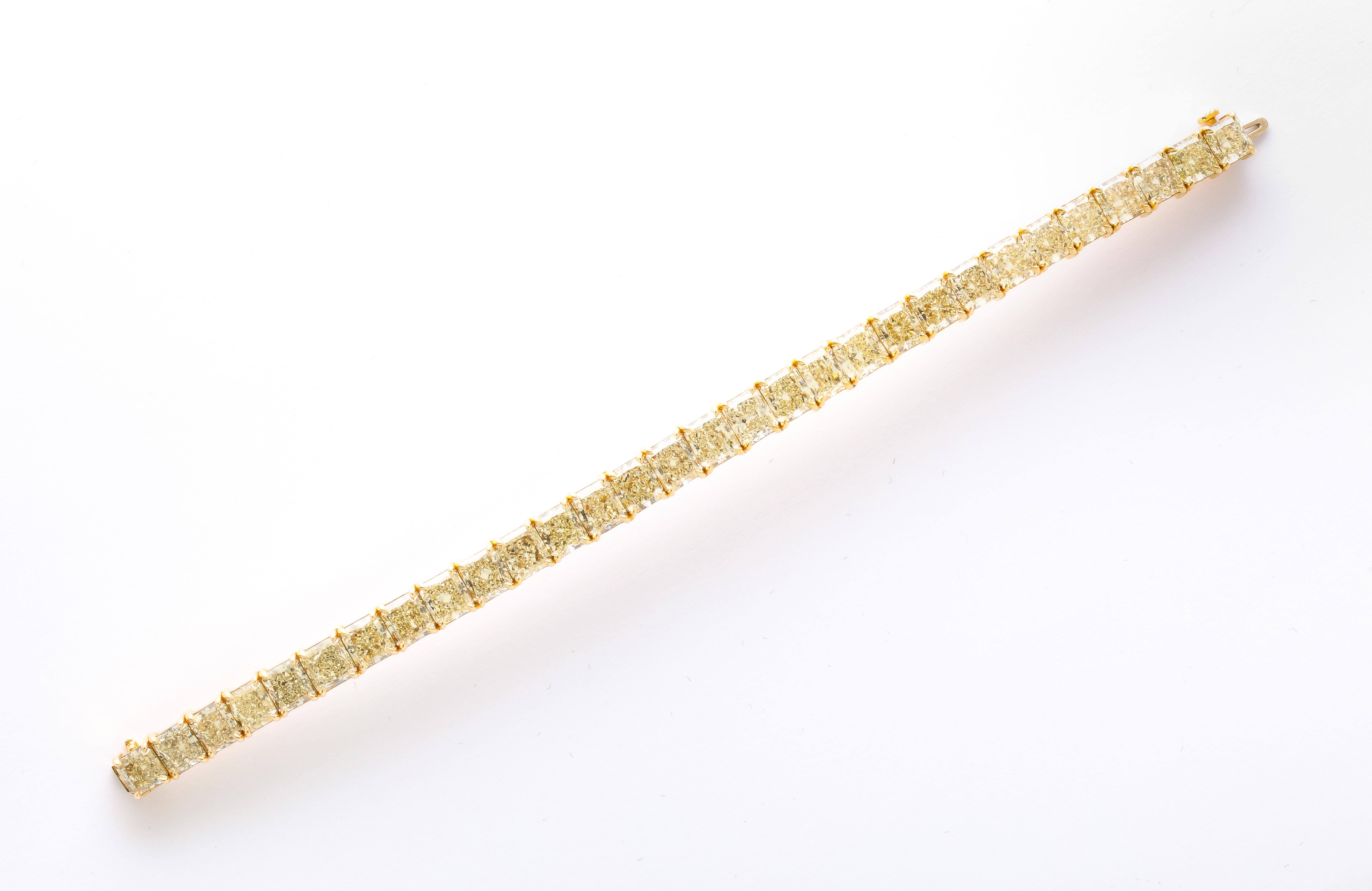 Gelbes Diamantarmband mit Strahlenschliff (Radiantschliff) im Angebot