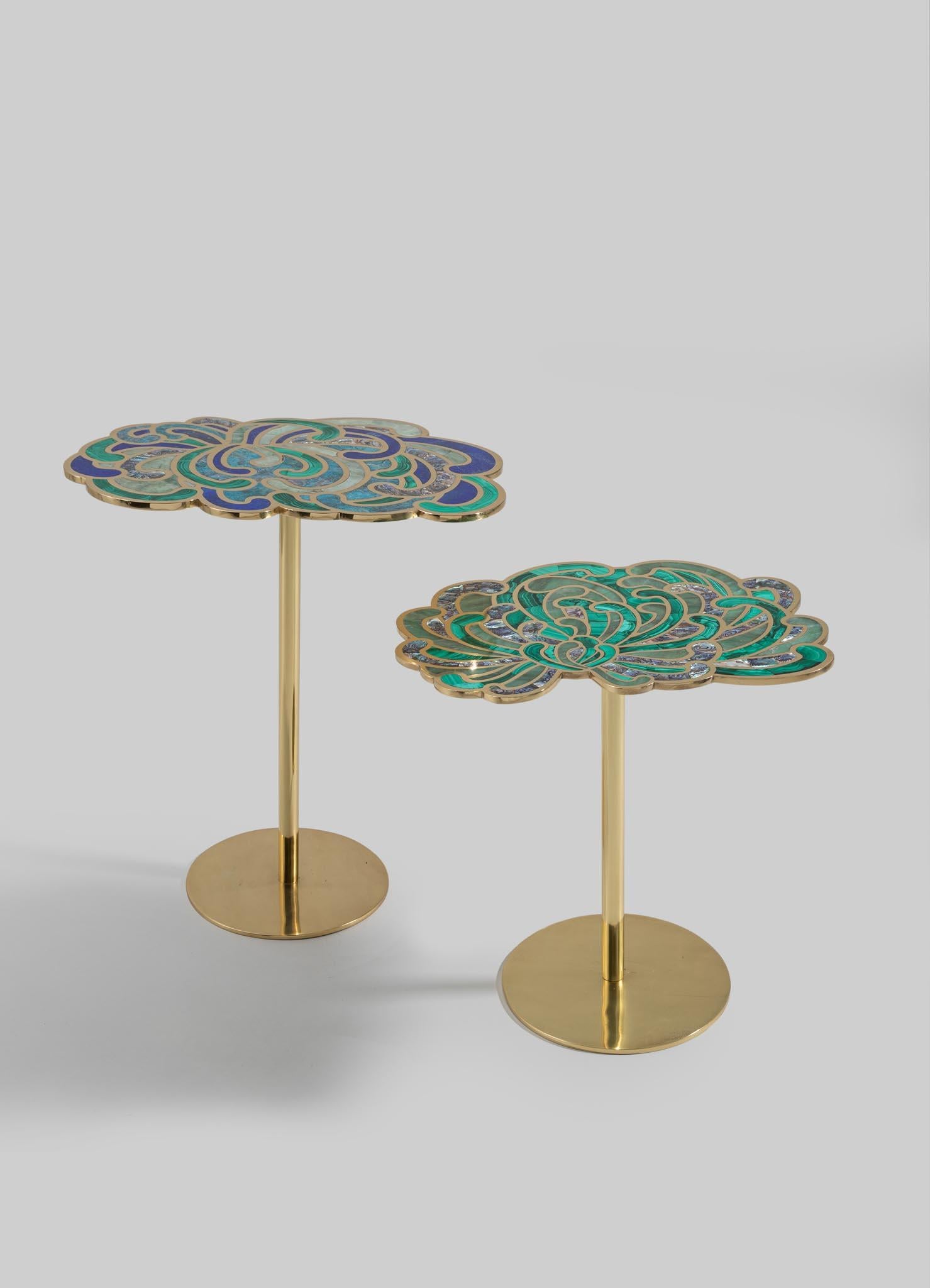 Laiton Table d'appoint Radiant Dahlia Large en laiton et pierres semi-précieuses en vente