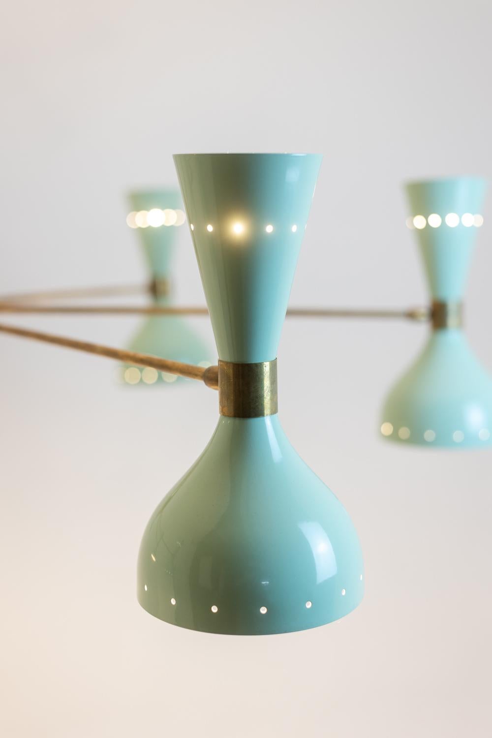 Radiante araña en forma de diábolo con 12 luces. Contemporáneo. Metal en venta