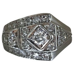 Anello in platino con accenti di diamanti naturali radiosi - Un tocco di Eleganza senza tempo