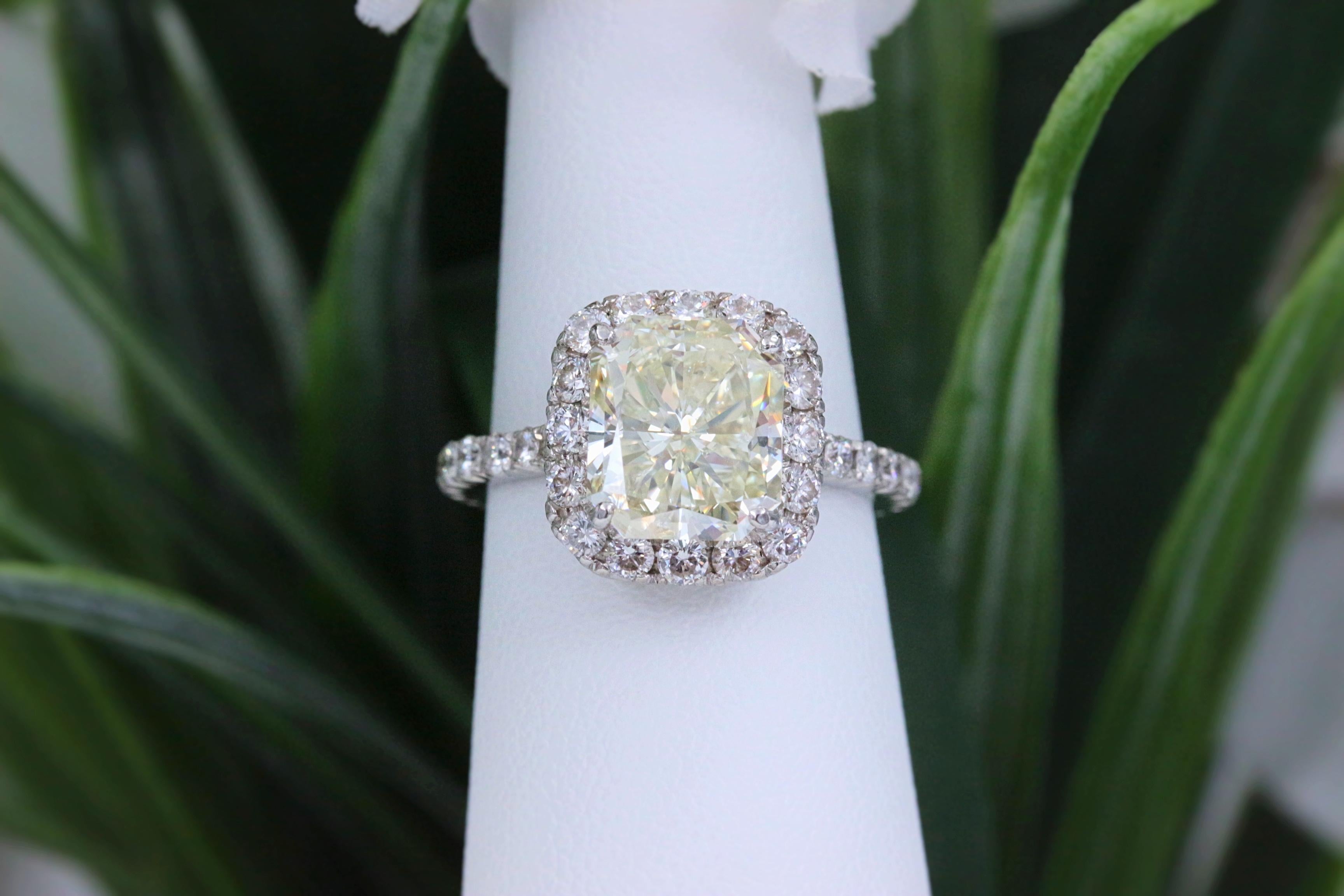 Radiant Diamond Engagement Ring Halo Design 4.61 Carat Set in Platinum In Excellent Condition For Sale In San Diego, CA