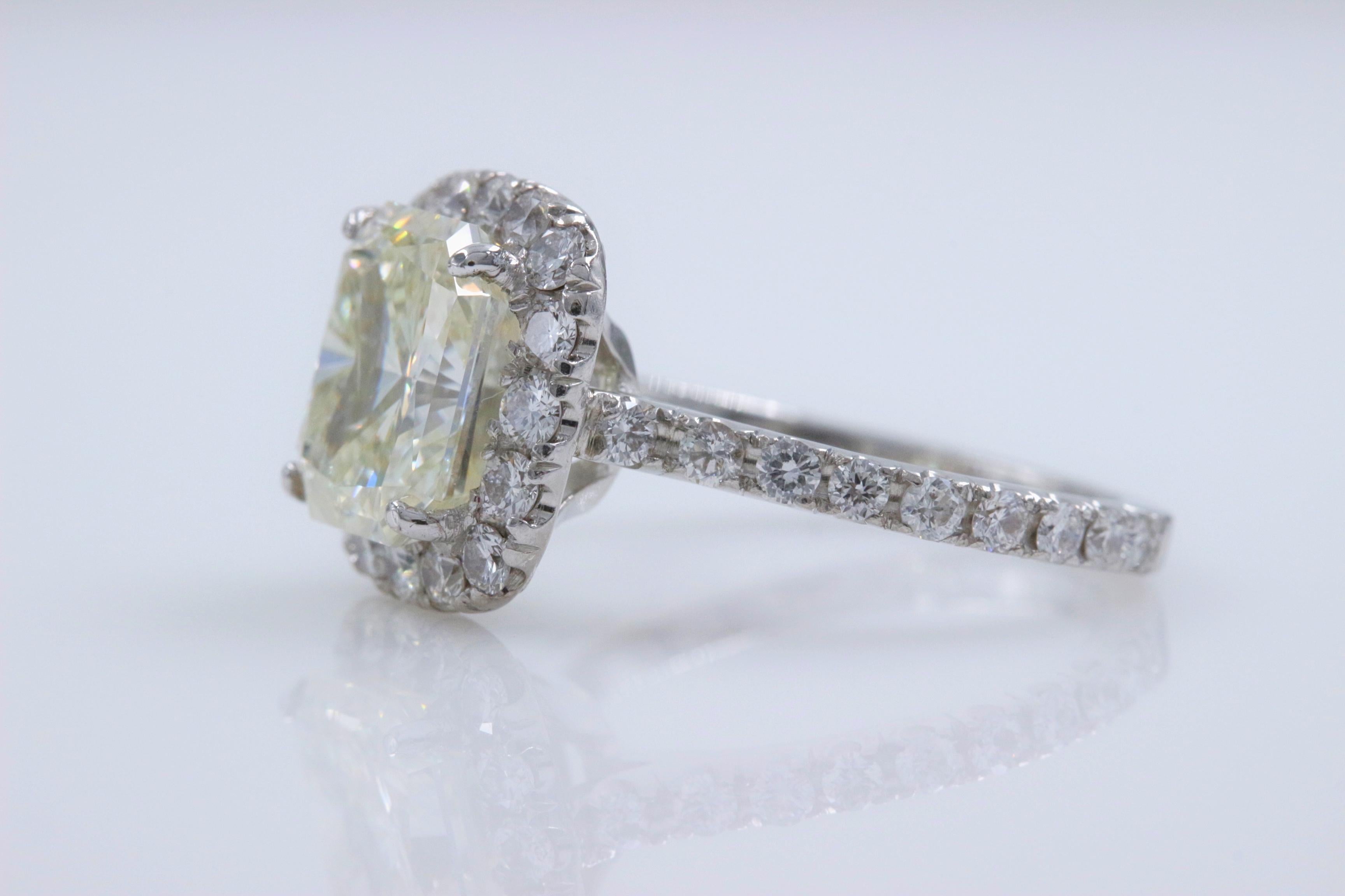 Radiant Diamond Engagement Ring Halo Design 4.61 Carat Set in Platinum For Sale 1