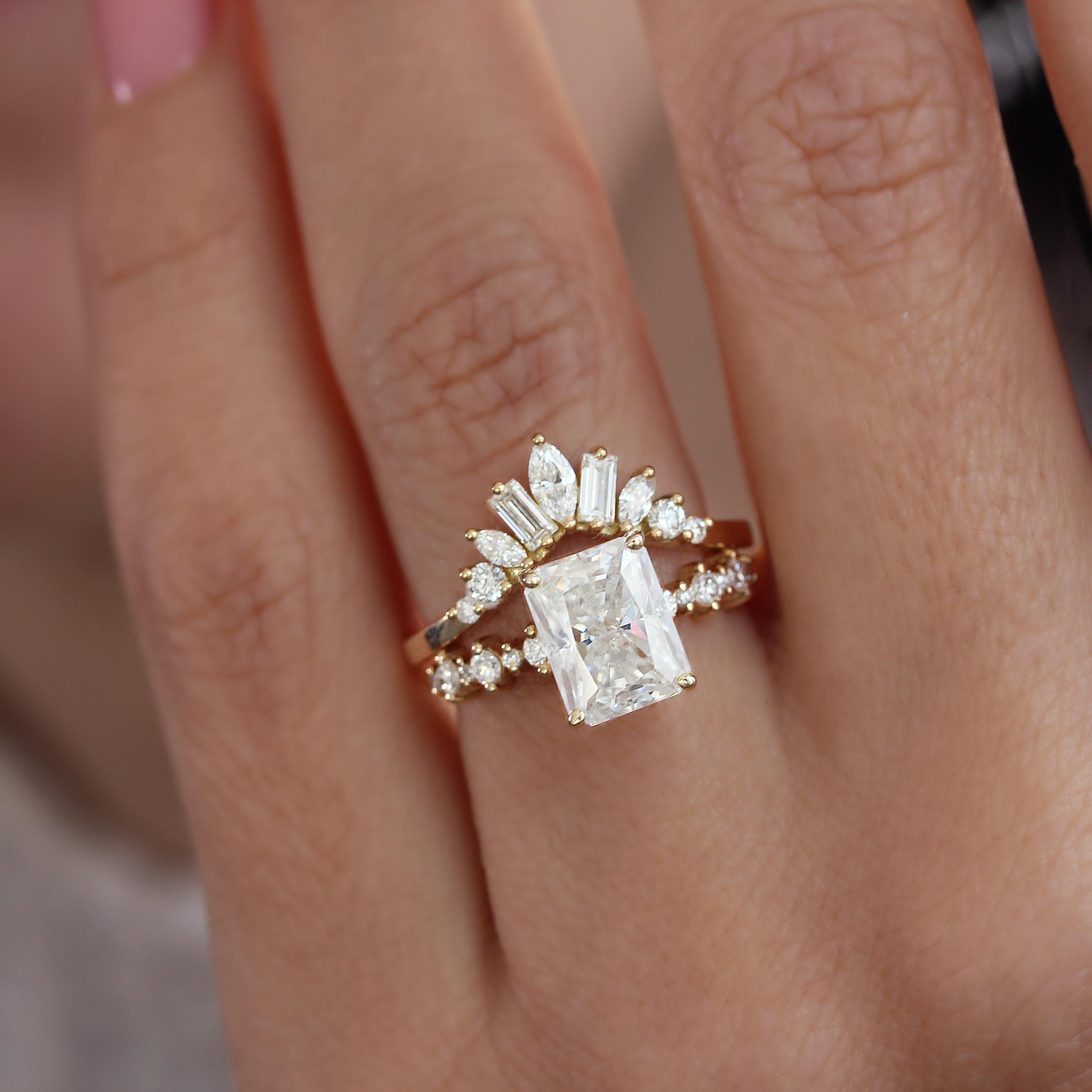 Bague de fiançailles en diamant radiant avec anneau latéral assorti "Margo" et Ally V