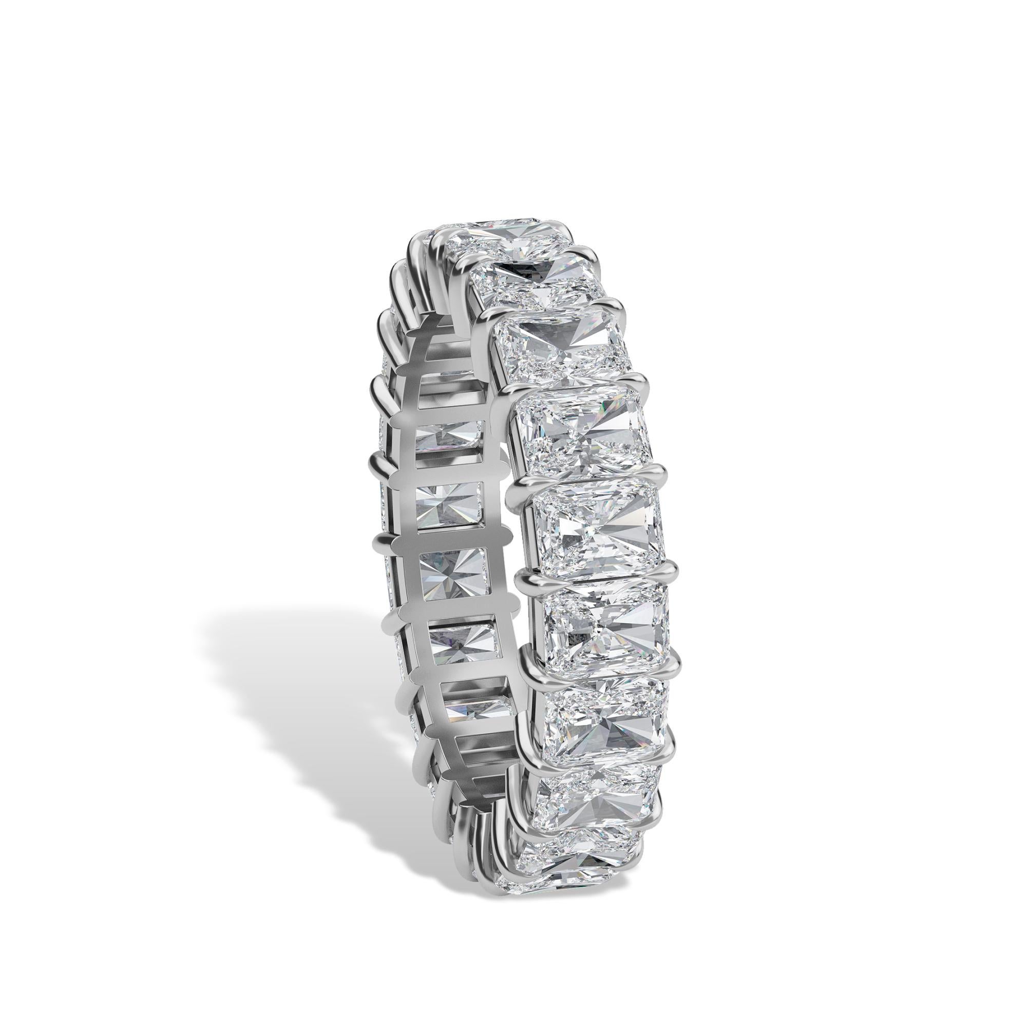 Strahlender Diamant-Eternity-Ring, Gesamtgewicht 4.50 Karat (Radiantschliff) im Angebot