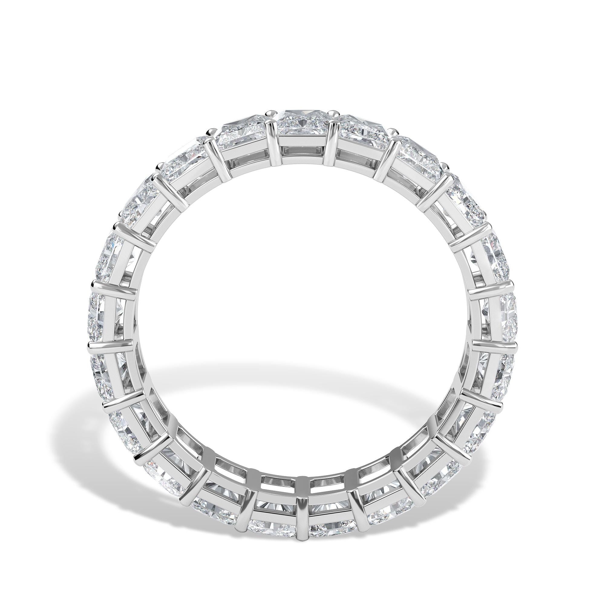 Strahlender Diamant-Eternity-Ring, Gesamtgewicht 5,58 Karat (Radiantschliff)
