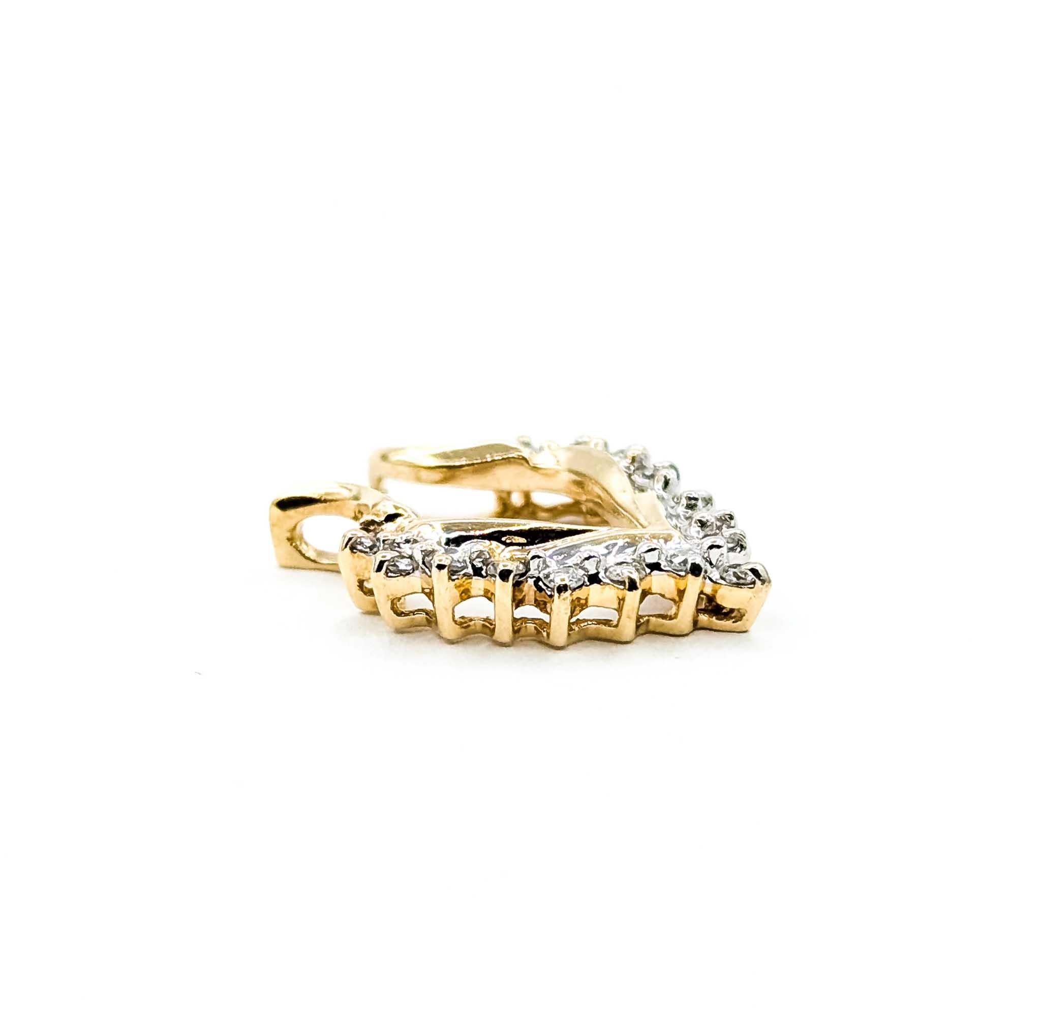 Pendentif en or jaune 14k avec diamant radiant Pour femmes en vente